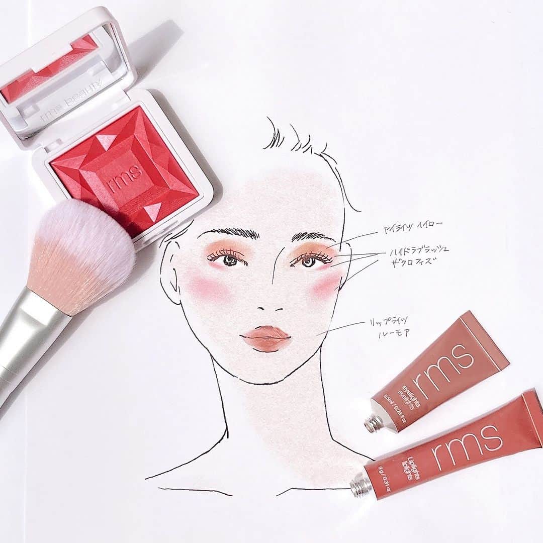 rms beautyのインスタグラム：「. 上品な印象に仕上がる 大人なピンクメイクのご紹介💕  ①アイライツ『ヘイロー』を米粒程度指に取り、 まぶたの中央から外側へ馴染ませます。  ②目尻の締め色とチークには ハイドラパウダーブラッシュ『ザクロフィズ』で 統一感を✨ チークは頬の高い位置に塗るのがポイント。 パウダーチークブラシを使うと よりツヤが出てハイライター効果も！  ③仕上げは大人なヌーディーカラーの リップライツ『ルーモア』をリップにオン✨  ■アイライツ クリームアイシャドウ ¥3,850（税込）  ■ハイドラパウダーブラッシュ ¥4,400（税込）  ■パウダーチークブラシ ※公式オンラインストア限定 ¥5,940（税込）  ■リップライツ クリームリップグロス ¥4,840（税込）  ぜひ参考にしてみてください🥰  #rms #rmsbeauty #rmsbeautyjapan #アールエムエス  #ピンクメイク #アイライツ #ハイドラパウダーブラッシュ #リップライツ #ツヤメイク #ツヤ肌 #クリーンビューティー #ナチュラルコスメ #cosmekitchen #コスメキッチン #makeupkitchen #メイクアップキッチン #ZOZOCOSME」