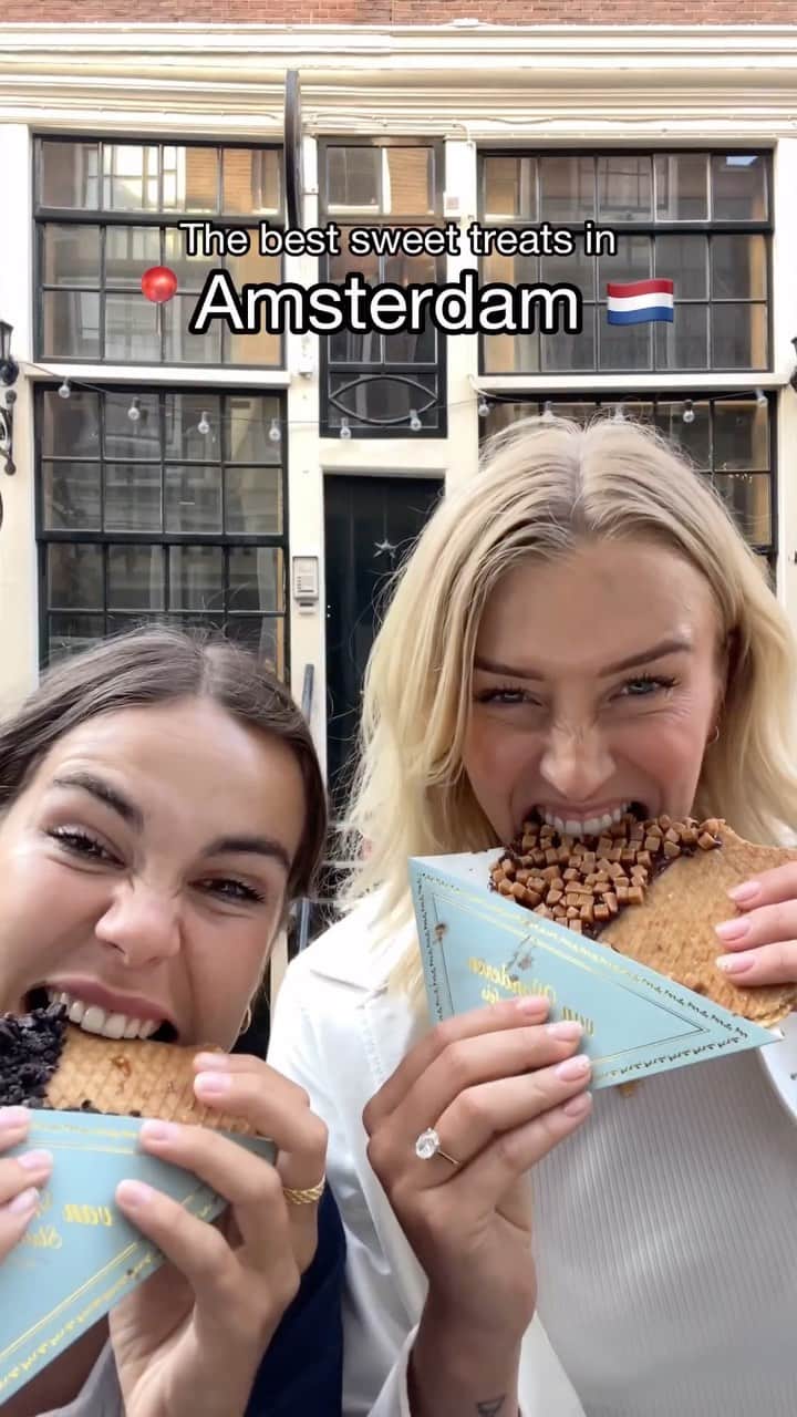 のインスタグラム：「The best sweet treats in Amsterdam 🇳🇱  Tag someone you want to try these with!  ➡️ Winkel 43. The best apple pie in town! It isn’t on the printed menu but just ask and they’ll serve you it. The best bit is the crunchy outer crust - woahhhh.  ➡️ Saint Jean. The best pastries in town! Don’t miss their famous twice baked pistachio cruffins, they’re out of this world. We went back again and again!  ➡️ Van Wonderen. The best stroopwafels in town! You can customise your order with whatever topping you want, from white chocolate flakes through to caramel fudge chunks. ➡️ Van Stapele. The best cookies in town! You know they’re good then they only sell one type of cookie. Dark chocolate with a melt in the middle white chocolate centre. Divine!  Hit save so you can visit this spots on your next visit! ♥️ #amsterdam #amsterdamtips #amsterdamcity」