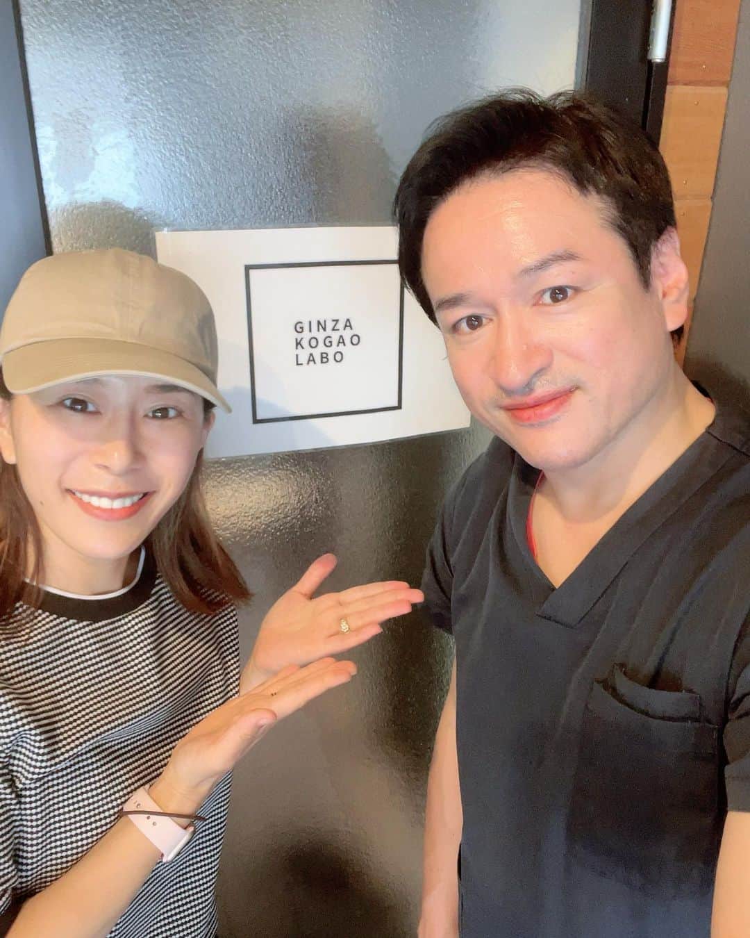 中川真依のインスタグラム：「. 久しぶりに美馬先生のところへ💆🏻‍♀️✨ @ginza_kogao_labo   フェイシャルだけでなく 頭や首、肩甲骨までしっかりほぐしてくれるので 終わったら後は超スッキリ🙌😆✨  リラックスできる空間で とっても贅沢な時間でした😌🙏✨  ありがとうございました🥰 #ginzakogaolabo  #小顔矯正 #フェイシャルエステ #肩甲骨 #肩凝り #ヘッドマッサージ #いつもありがとうございます」