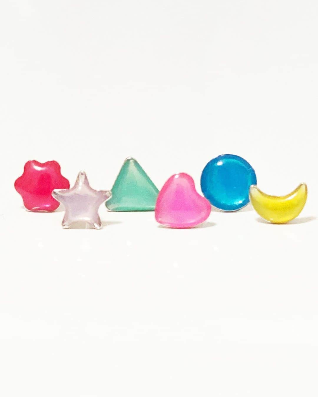 のインスタグラム：「【RESTOCK】 ✔︎CHARMING PIERCE 昔懐かしいチャーミングシールがリアルピアスとなって登場です。 幼少期のトキメキを、大人になった今も再び楽しめる逸品です。  #チャーミングピアス #チャーミングシール #pameopose #pameoposejewerly #パメオポーズ #tokyo #harajuku #omotesando #渋谷パルコ」