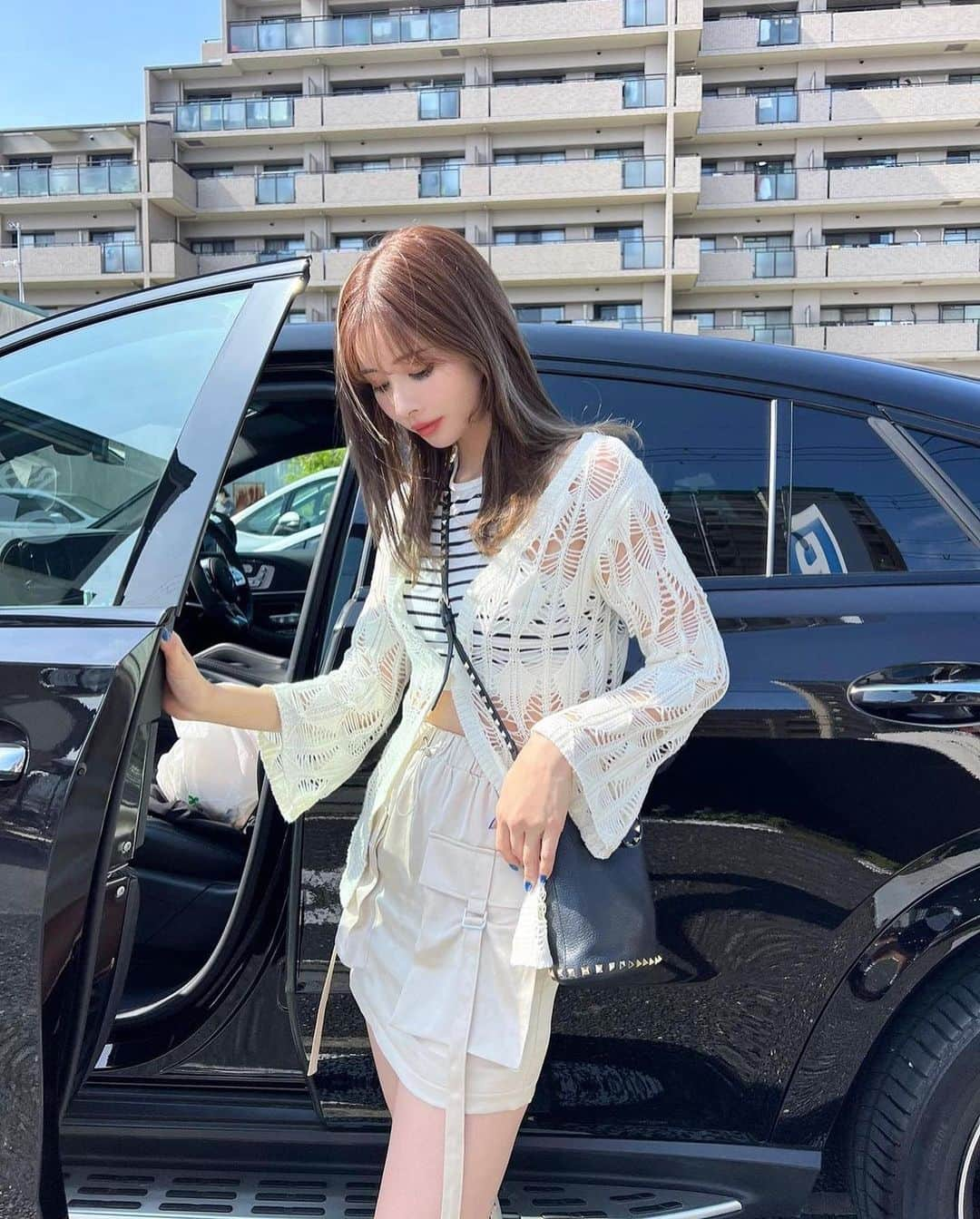 美女美容事情さんのインスタグラム写真 - (美女美容事情Instagram)「《愛車と一緒にショット💖📸🛻》 *⁠ リポストを使って素敵な美女の投稿を紹介させて頂く【ビジョビ💄美女美容事情💅】のコーナーです✨ *⁠ 今回ご紹介させて頂きますのは!!👀❤︎⁠⠀ 得あゆさん< @tokuayu819 >の素敵なお写真📸⁠⠀⁠⠀⁠⠀⁠ *⁠⠀⁠⠀⁠⠀⁠⠀ 車と一緒に写る姿は美しくてセレブ感もありますね❣️モデル級にスタイルも良くてお洒落です🥰💖 *⠀⁠⠀⁠⠀⁠⠀⁠⠀ 得あゆさん< @tokuayu819 > ⁠⠀⁠⠀⁠⠀⁠⠀ 素敵な投稿ありがとうございました☺️📸✨ *⠀⁠⠀⁠⠀⁠⠀⁠⠀ 得あゆさんのアカウントには他にも素晴らしい投稿が沢山ありますので是非覗いてみてくださいね💁‍♀️💙⁠⠀⁠⠀⁠⠀⁠⠀ *⠀⁠⠀⁠⠀⁠⠀⁠⠀ △▼△▼△▼△▼△▼△▼△▼△▼△▼ ⁠⠀⁠⠀⁠⠀ ❤🧡💛「美女美容事情」💚💙💜⠀⠀⠀⠀⠀⠀⠀⠀⠀⠀⠀⠀⠀⠀⁠⠀⁠⠀⁠⠀⁠⠀⁠⠀ 👇掲載ご希望の方は👇⠀⠀⠀⠀⠀⠀⠀⠀⠀⠀⠀⠀⠀⠀⠀⁠⠀⁠⠀⁠⠀⁠⠀⁠⠀ @b_b_j.jタグ付けと🖤 #ビジョビ ⁠⠀ 🖤タグ付けお願いします✨⠀⠀⠀⠀⠀⠀⠀⠀⠀⠀⠀⠀⠀⠀⠀⁠⠀⁠⠀⁠⠀⁠⠀⁠⠀ △▼△▼△▼△▼△▼△▼△▼△▼△▼ ⁠⠀⁠ #ambiento#スカート#カーディガン#着回し#着回しコーデ#着回しアイテム#ミニスカ#ミニスカート#ミニスカートコーデ#ストライプ#カーディガンコーデ#ドライブ#メルセデスベンツ#skirt#前髪#前髪カット#産後ダイエット#ママライフ#ママコーデ#休日コーデ#ママファッション#アラサー女子#骨格ストレート#ブルベ#ベンツ#mercedesbenz#drive#ウエスト」6月7日 18時59分 - b_b_j.j