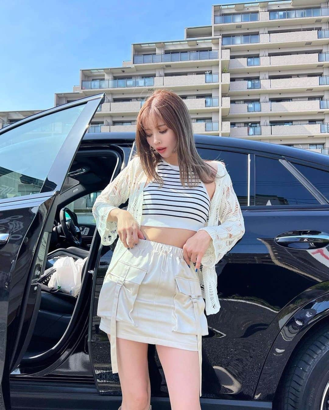 美女美容事情さんのインスタグラム写真 - (美女美容事情Instagram)「《愛車と一緒にショット💖📸🛻》 *⁠ リポストを使って素敵な美女の投稿を紹介させて頂く【ビジョビ💄美女美容事情💅】のコーナーです✨ *⁠ 今回ご紹介させて頂きますのは!!👀❤︎⁠⠀ 得あゆさん< @tokuayu819 >の素敵なお写真📸⁠⠀⁠⠀⁠⠀⁠ *⁠⠀⁠⠀⁠⠀⁠⠀ 車と一緒に写る姿は美しくてセレブ感もありますね❣️モデル級にスタイルも良くてお洒落です🥰💖 *⠀⁠⠀⁠⠀⁠⠀⁠⠀ 得あゆさん< @tokuayu819 > ⁠⠀⁠⠀⁠⠀⁠⠀ 素敵な投稿ありがとうございました☺️📸✨ *⠀⁠⠀⁠⠀⁠⠀⁠⠀ 得あゆさんのアカウントには他にも素晴らしい投稿が沢山ありますので是非覗いてみてくださいね💁‍♀️💙⁠⠀⁠⠀⁠⠀⁠⠀ *⠀⁠⠀⁠⠀⁠⠀⁠⠀ △▼△▼△▼△▼△▼△▼△▼△▼△▼ ⁠⠀⁠⠀⁠⠀ ❤🧡💛「美女美容事情」💚💙💜⠀⠀⠀⠀⠀⠀⠀⠀⠀⠀⠀⠀⠀⠀⁠⠀⁠⠀⁠⠀⁠⠀⁠⠀ 👇掲載ご希望の方は👇⠀⠀⠀⠀⠀⠀⠀⠀⠀⠀⠀⠀⠀⠀⠀⁠⠀⁠⠀⁠⠀⁠⠀⁠⠀ @b_b_j.jタグ付けと🖤 #ビジョビ ⁠⠀ 🖤タグ付けお願いします✨⠀⠀⠀⠀⠀⠀⠀⠀⠀⠀⠀⠀⠀⠀⠀⁠⠀⁠⠀⁠⠀⁠⠀⁠⠀ △▼△▼△▼△▼△▼△▼△▼△▼△▼ ⁠⠀⁠ #ambiento#スカート#カーディガン#着回し#着回しコーデ#着回しアイテム#ミニスカ#ミニスカート#ミニスカートコーデ#ストライプ#カーディガンコーデ#ドライブ#メルセデスベンツ#skirt#前髪#前髪カット#産後ダイエット#ママライフ#ママコーデ#休日コーデ#ママファッション#アラサー女子#骨格ストレート#ブルベ#ベンツ#mercedesbenz#drive#ウエスト」6月7日 18時59分 - b_b_j.j