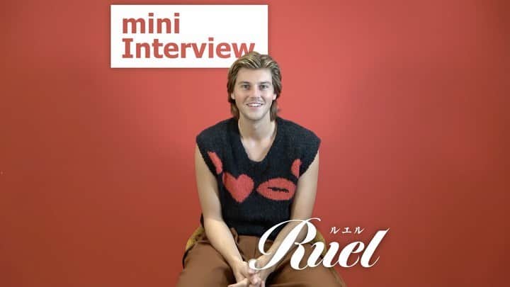 ソニー・ミュージック洋楽のインスタグラム：「𝐦𝐢𝐧𝐢 𝐢𝐧𝐭𝐞𝐫𝐯𝐢𝐞𝐰: 𝐑𝐮𝐞𝐥 🇦🇺 ⁡ 5月に4年ぶりの来日公演を開催したオーストラリア出身シンガー・ソングライター 【Ruel(ルエル)】にミニインタビュー🎤📹⚡️ ⁡ ルエルの最新アルバム収録曲である「JAPANESE WHISKEY」を書いた経緯、好きな曲、今後コラボしてみたいアーティストなどなど、 先日ストーリーズ経由でみなさんからいただいた質問にたくさん答えてくれました✨ 最後には日本のファンのみなさんへのメッセージも❣️ ⁡ @oneruel  #Ruel#ルエル#4thwallworldtour#洋楽#来日#インタビュー#miniinterview#イケメン#高身長#洋楽好き」