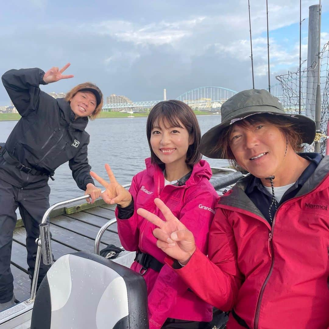 晴山由梨さんのインスタグラム写真 - (晴山由梨Instagram)「つり情報さんの取材で、 チームSeaguarのよっしーさんが始めた 遊漁船『F×F TOKYO BAY』（ @fxf_tokyo_bay ）へ！  千葉県の市川から出港して、 前半はマダコ、後半はルアーマゴチのリレー船🌈 どちらも久々にやる釣りでしたが楽しすぎた〜😍  マゴチを狙っていたら初めましてのキビレもGET✨ 盛りだくさんな1日でした🫶✨  今日の様子は「つり情報 7月15日号」と SeaguarのYouTubeチャンネルで！  ---------------- ロッド：DAIWA ANALYSTAR EGI-TAKO S-185 リール：DAIWA FUNE XT 150P-OP ライン：Seaguar PEX8 3号 リーダー：Seaguar FXR 船10号   #つり情報 #東京湾 #タコ釣り #エギタコ #キビレ #東京湾チャーター船 #釣り #船釣り #沖釣り #daiwa #seaguar」6月7日 19時06分 - hareyama_yuri