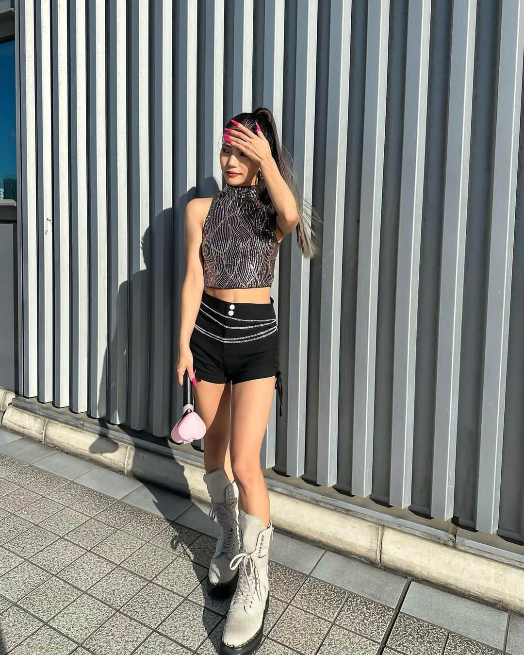 Marika Kajiwaraさんのインスタグラム写真 - (Marika KajiwaraInstagram)「BORNPINK OSAKA DAY１💗 ＊ Coachella2019の リサの衣装を真似っこ🤤♡ なかなかクオリティ高くない？💓 ＊ ちなみにトップスもパンツも チェーンも全部 @shein_japan で 見つけました🙆🏻‍♀️♡ ＊ ＊ ＊ #BLACKPINK #bornpink #ブラックピンク #BLINK #京セラ #ライブコーデ #ライブ参戦 #lalisa」6月7日 19時06分 - marika__kw