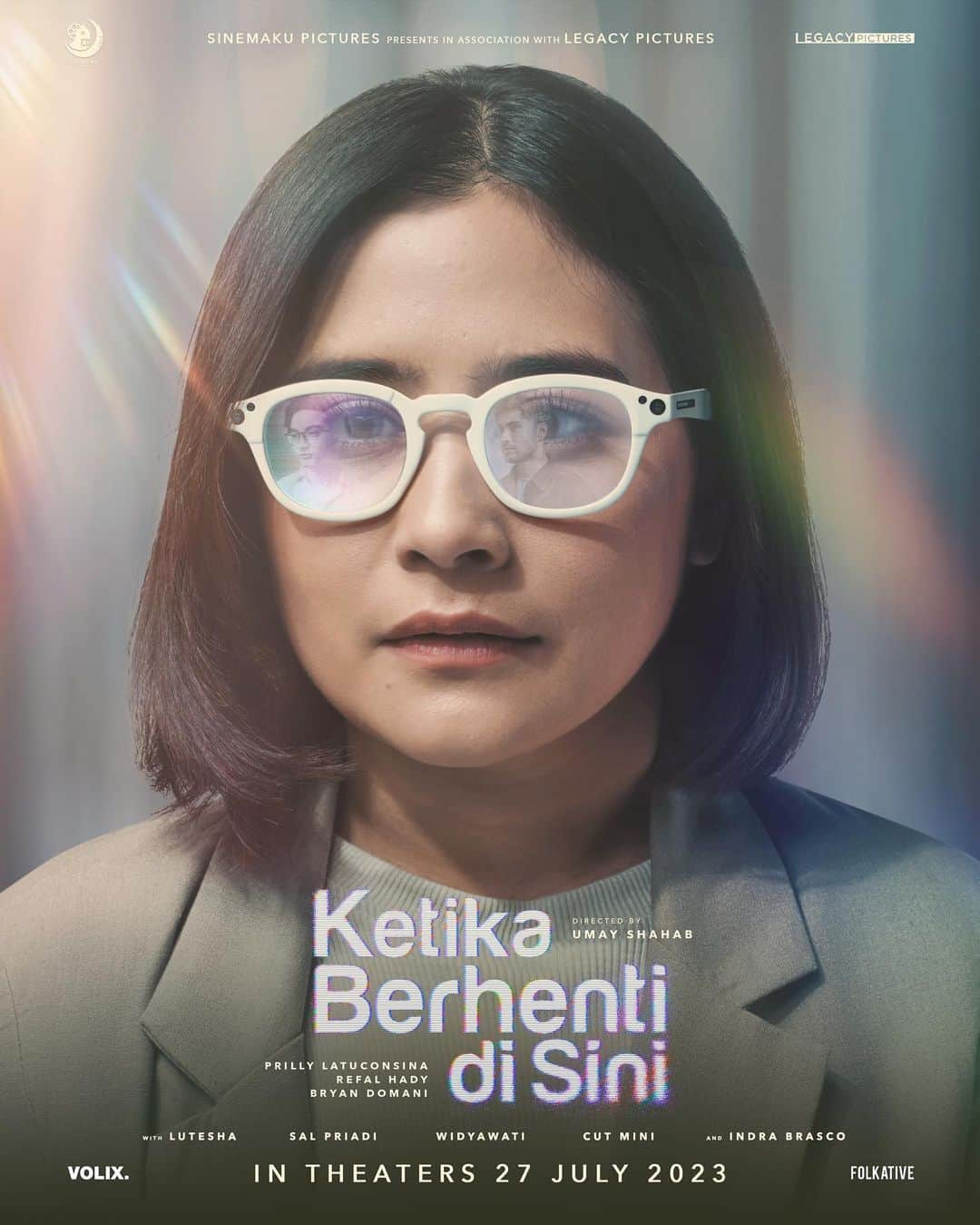 Prilly Latuconsinaさんのインスタグラム写真 - (Prilly LatuconsinaInstagram)「Ketika yang telah hilang kembali datang. Apa yang akan kamu ucapkan?  Teaser Poster KETIKA BERHENTI DI SINI.  Tayang 27 Juli di bioskop.  #KetikaBerhentiDiSini #MerayakanKehilangan #TeaserPoster」6月7日 19時06分 - prillylatuconsina96