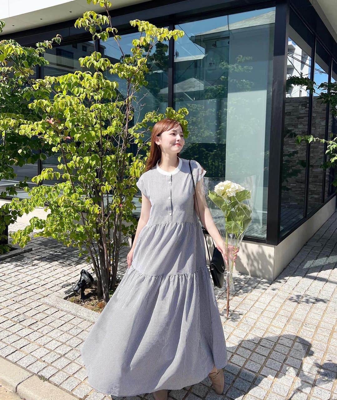 横山紗弓のインスタグラム：「360度きゅん！ バックリボンティアードワンピース👗 @classicalelf_official ボリュームたっぷりのティアードデザイン 首後ろのリボンが可愛くてお気に入り♡ サッカー素材で涼しく快適です。 156cm / M / ブラック系その他 #クラシカルエルフ #classicalelf #エルフコーデ #タイアップ #uniqlo #gu #zara #ユニクロ #ジーユー #ザラ #zozo #zozotown #zozo購入品 #zozotown購入品 #ワンピース #ティアードワンピース #バックリボン #骨格ウェーブ #夏服 #初夏コーデ #夏服コーデ」