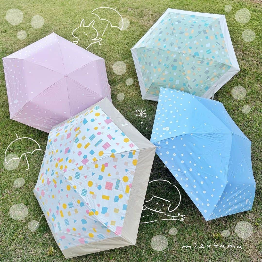 mizutamaさんのインスタグラム写真 - (mizutamaInstagram)「日差しをブロック！⛱️ ⁡ 日差し気になりますよね〜 ちょっとお出かけする時に持ち歩ける日傘が欲しい。 とのことで遮光率の高い日傘を Wcp.さんとリブロプラスさんと作りましたーー！！ かわいく出来上がりました！！嬉しい🥹 ⁡ @wpc_official  @libroplus_jp  ⁡ 晴雨兼用なので突然の雨が降っても大丈夫 両方使えるのいいですよね！ ⁡ 夏の暑さに滅法弱いので… この夏はこの傘と共に乗り越えたいと思います☺️ ⁡ 4パターンもあってどれにしようか悩みますね♡ みなさんはどれが好きですかー⁉︎ ⁡ ⁡ ⁡ 2023年6月10日発売です✨ 商品情報や お取扱い店舗さまやオンライン販売などについては リブロプラスさんのアカウントとHPでご確認いただけます。 ⁡ @libroplus_jp  ⁡ https://libroplus.co.jp/buzz/5928/ ⁡ TSUTAYAさんの一部店舗と　@bungutsutaya  山形の八文字屋さん @hachimonjiya でもお取扱いになります。 ⁡ ⁡ ⁡ ⁡ ⁡ #傘 #日傘 #完全遮光 #遮光傘 #wpc_worldparty  #リブロプラス #mizutama #mizutamaグッズ ⁡ ⁡ ⁡ 連日お知らせつづきで😅 明日もお知らせありまーす！！」6月7日 19時19分 - mizutamahanco