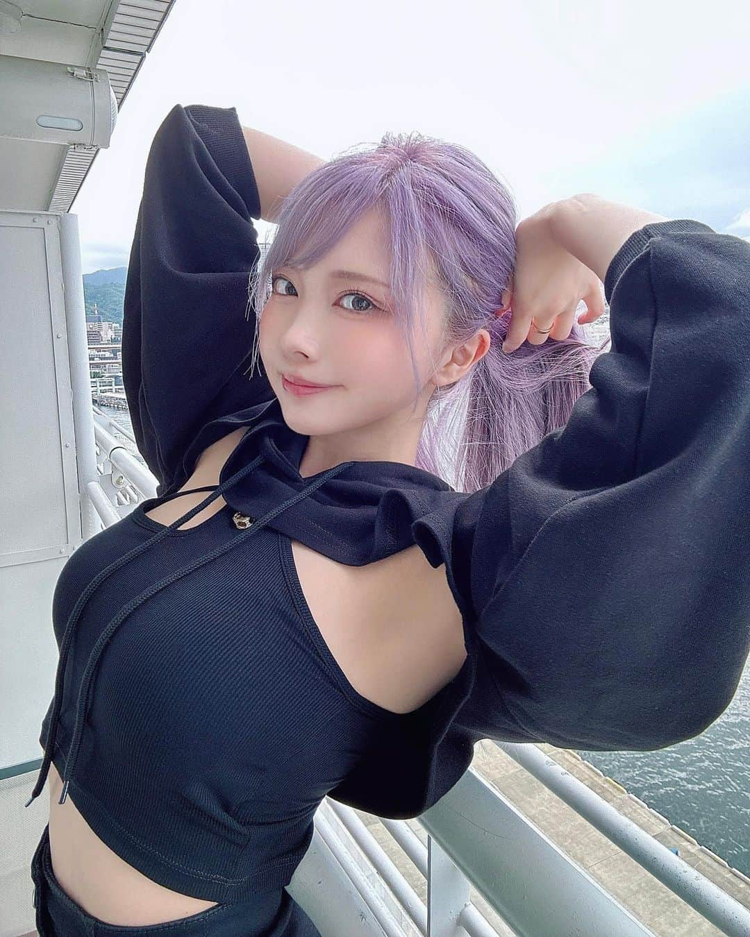 シスルさんのインスタグラム写真 - (シスルInstagram)「🪻  . . . . . . .  #purple #purplehair #black #lavender #lavenderhair #ラベンダーカラー #ラベンダーヘア #ラベンダーヘアー #ハイトーンカラー  #cosplayer #cosplaygirl #japanesegirl #fashion #ootd #coordinate #selfie #selca #コスプレイヤー #코스프레 #패션 #코디 #데일리룩 #角色扮演者  #셀카 #셀피 #自拍」6月7日 19時11分 - sithle011