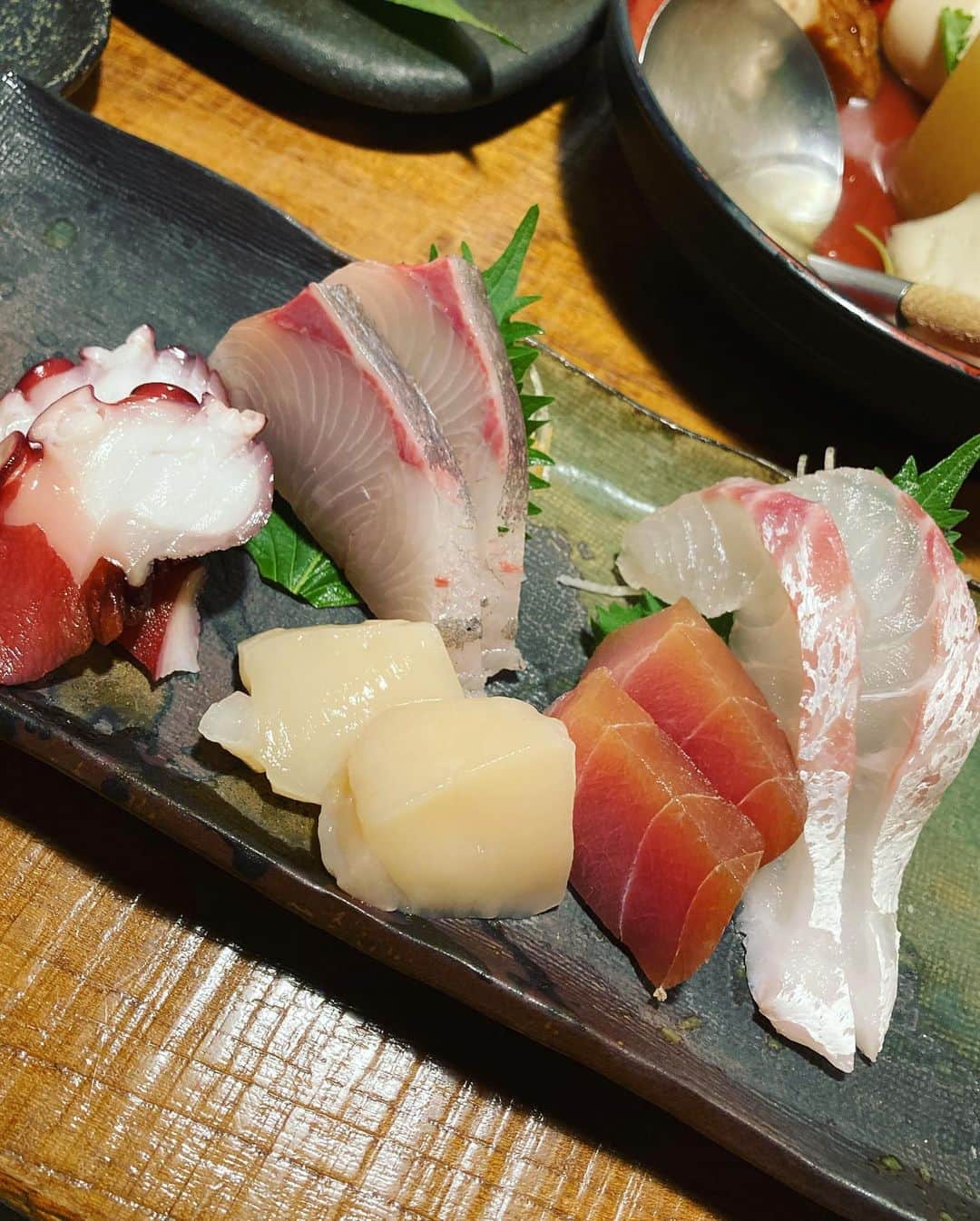 工藤ジェニファー茉侑さんのインスタグラム写真 - (工藤ジェニファー茉侑Instagram)「#神泉グルメ　@rakucin01   店員さんたちがイケメン😀  #渋谷グルメ #楽椿  #池尻グルメ #池尻大橋グルメ #池尻大橋 #焼鳥屋 #焼き鳥好きな人と繋がりたい  #和食　#washoku #西麻布　#西麻布グルメ #酒スタグラム #グルメ女子 #グルメスタグラム #グルメ好きな人と繋がりたい #グルメな人と繋がりたい #恵比寿グルメ  #恵比寿 #六本木 #やきとり　#焼き鳥　#焼鳥 #焼鳥好きな人と繋がりたい #yakitori #ヤキトリ　#日本酒　#ビール　#おでん　#神泉」6月7日 19時11分 - jennifermayu_s