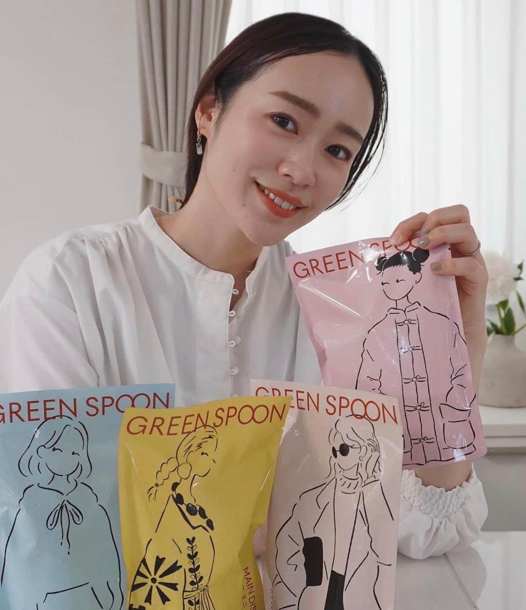 sayumi katoさんのインスタグラム写真 - (sayumi katoInstagram)「毎日、夕方で既にHPゼロ🫨 息子からの「まま〜！一緒にあそぼー！」攻撃👦🏻 ご飯作るから遊べないと伝えるとムキーーー！と癇癪を起こしがち🌪️🫨🫨 ご飯作る元気どころか既にHP−100🫥 ⁡ お惣菜買いに行く元気もなければ、こんな日は美味しいご飯を食べたい。 ⁡ そんな時に出会ったGREEN SPOONの冷凍デリ「野菜たっぷりの主菜シリーズ」 @greenspoonjp  たった5分レンジでチンするだけ！ 電子レンジを開けるといい匂い〜 ⁡ そして、美味しい😭💓！ まさにお店の味！心に体に染み渡る〜 食べるの大好きな主人も絶賛でした👨🏻✨ ⁡ さらに！野菜とお肉や魚がゴロンゴロン入っていて、噛み応えがある〜！ こんな贅沢な冷凍デリ見たことない！👀💕 ⁡ 冷凍デリってあまり美味しいイメージなかったのですが、こんなに美味しい冷凍デリは初めて✨ ⁡ 母ちゃんのHPがみるみる回復していく〜☺️⤴︎ ⁡ 高タンパク&低カロリーなので、ダイエット中の方にもお勧めです👍🏻 ⁡ ⁡ いざという時のために冷凍庫に入れておきたい🥹🙏🏻 ⁡ ⁡ #greenspoon#グリーンスプーン#忙しい日のおうちごはんはグリーンスプーン#おうちごはん#冷凍デリ」6月7日 19時12分 - say_ume