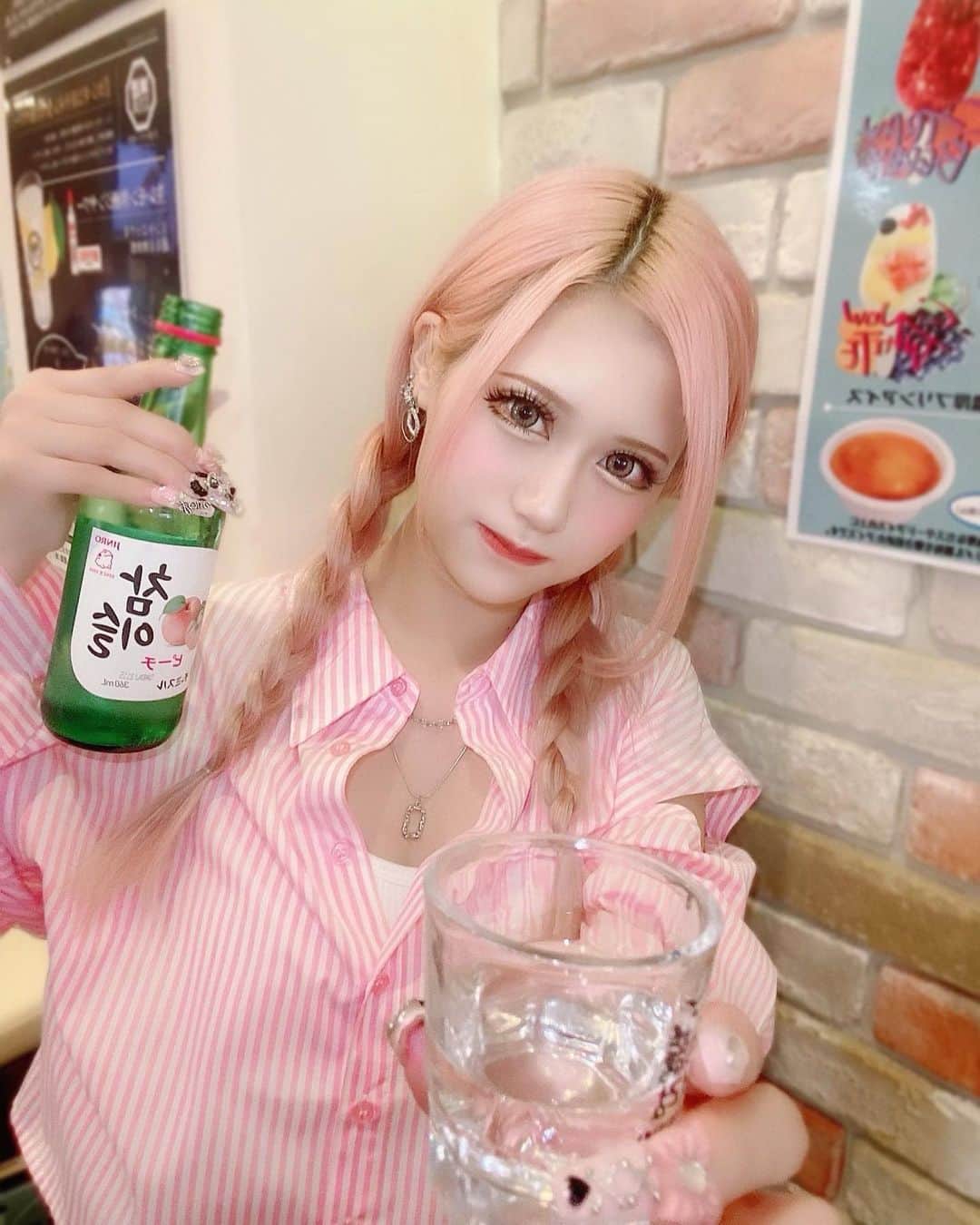 あいめろ姫のインスタグラム：「ちゃみる？🍑💕💭  珍しく大人しコーデだよ〜！♡ 高いヒールじゃないと違和感🙃笑  にあってる( ･̆ ･̆ )？」