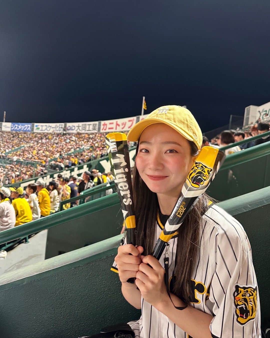 小堀桃子のインスタグラム：「. . . ついに初の甲子園球場🐯⚾️ すごーく楽しかった☺️ . . . #阪神タイガース #タイガース #虎エール #甲子園 #甲子園球場 #tigers #野球 #野球観戦 #野球女子 #タイガース女子 @hanshintigers_official」