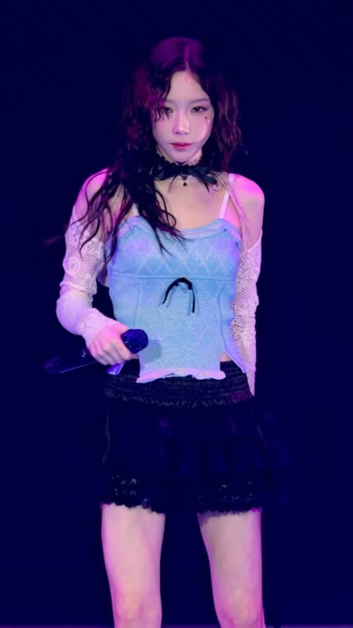 TAEYEONのインスタグラム：「You got me smoking cigarettes!!! I’m in stress baby 🚬  @taeyeon_ss  #태연 #TAEYEON #TheODDofLOVE_SeoulDay1」