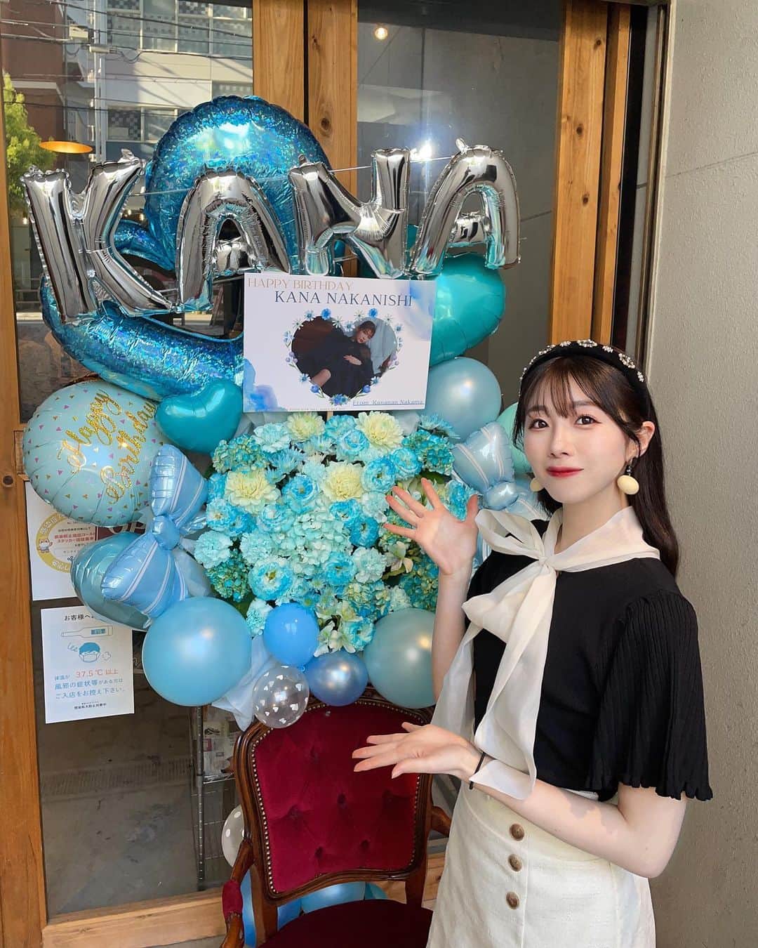 中西香菜のインスタグラム：「6/3は大阪で、6/4は東京でバースデーイベントをやらせて頂きました🫶  好きな曲をたくさん歌えたり、MCコーナーや、グッズや、全て自由にやらせて頂き、好きにやり尽くしたイベントになりました🙏  楽しんでもらえてたらいいなぁ😌  来て頂く立場なのに逆にお客さんから幸せいっぱいもらって、二日間を思いだすとにやにや🥹私なんかに時間を使ってくれてみんな優しい🥲 おめでとうコメントくれた方もありがとうございます！！！  たくさんの愛をもらったので、26歳頑張れます!たくさん恩返しするし、1人でも多くの人を笑顔にしたいです💪🎂  そして、大阪ライブの前後は実家大阪に帰っていたので久々に家族とお誕生日を過ごせた事も感謝です！ 13歳の時ぶりかな🤔 ご飯食べに行ったり、旅行してきました🫣⭐️」