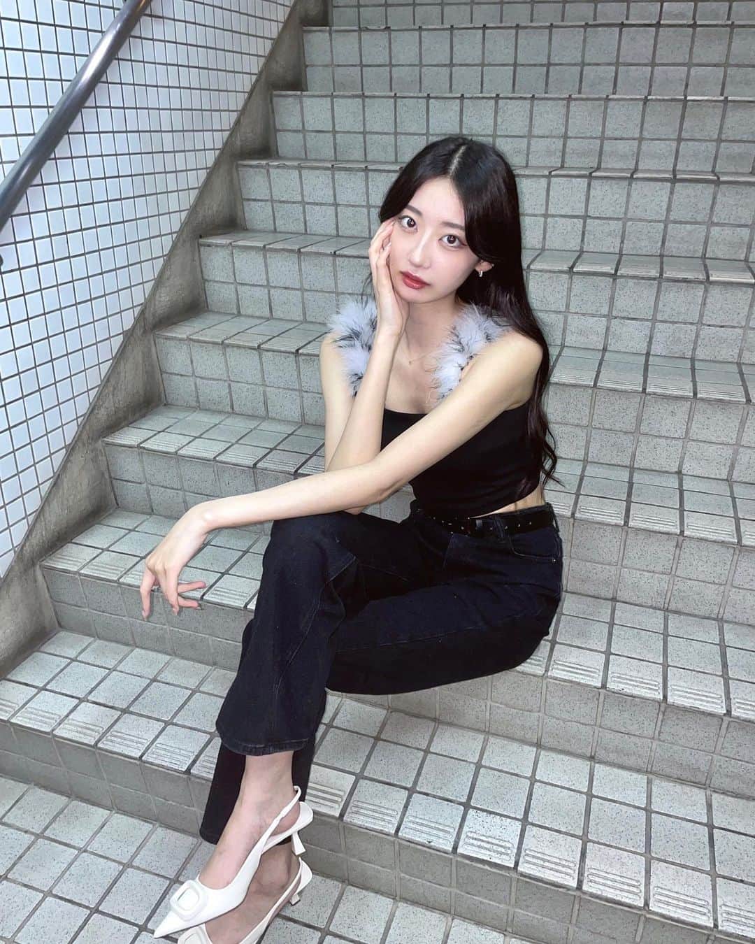 吉村花音のインスタグラム：「. かわちいお洋服🖤🖤  @meltthelady   . #meltthelady #fashion #blackcode」