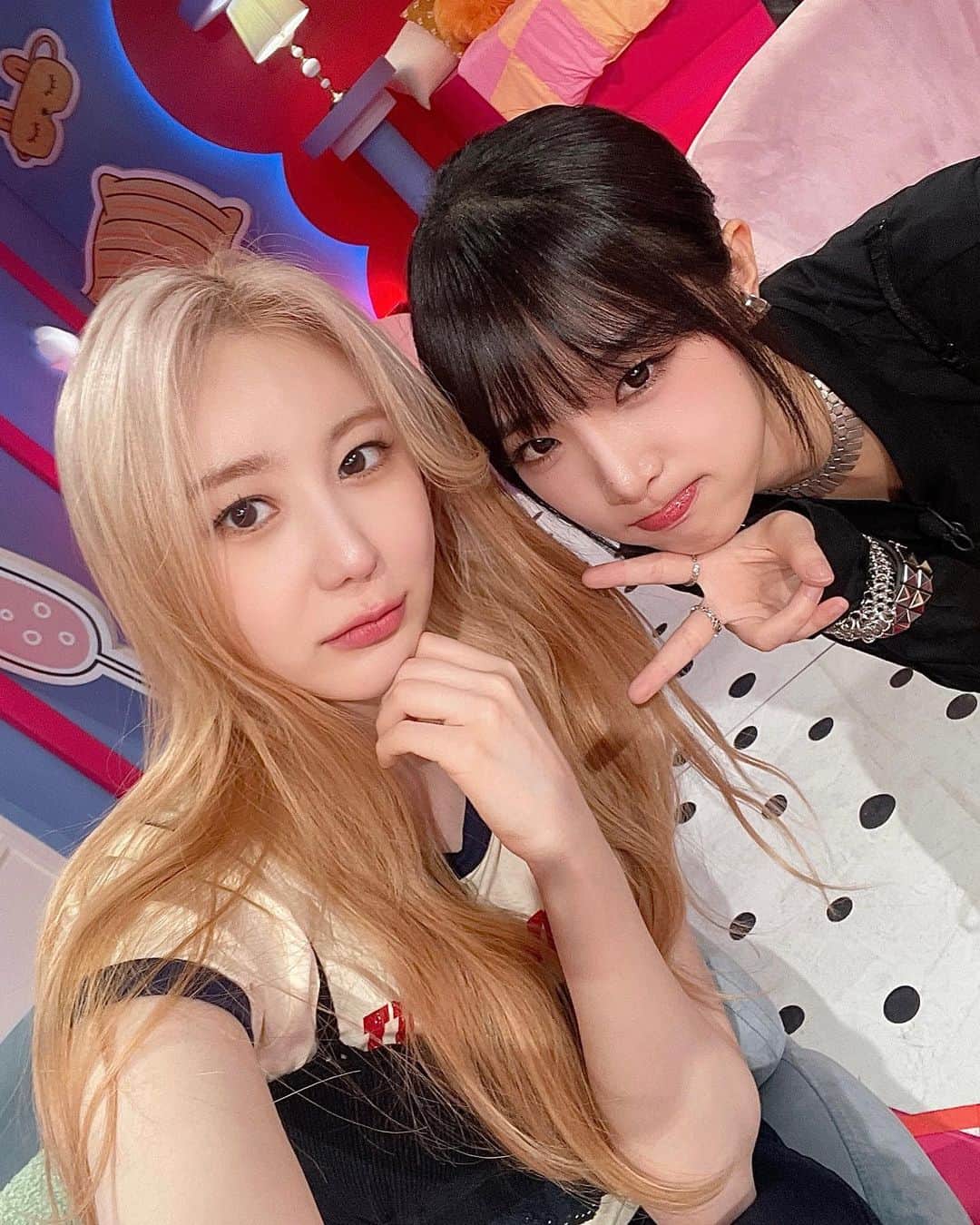 イ・チェヨンのインスタグラム：「걸스나잇아웃👑✨」