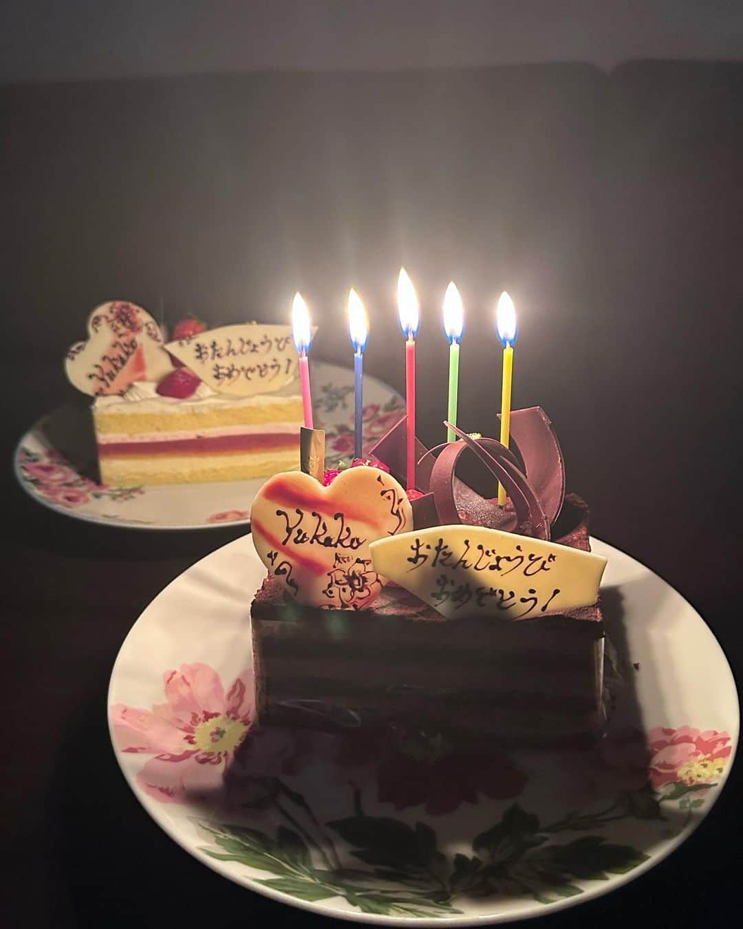 黒坂優香子さんのインスタグラム写真 - (黒坂優香子Instagram)「🎂🫧  昨日、6月6日。  今年も無事にお誕生日を迎えました♡  私が今こうしていられるのも、 いつもそばに居てくれる、支えてくれる、応援してくれる、見守ってくれる みんなのおかげです。 本当にありがとう。  お祝いのメッセージもたくさんありがとう。すごく嬉しかったなぁ…🥲 本当にみんな優しくて、周りの人達に恵まれている…!!  私の性格的に、仕事をする上で自分に対して完璧を求めてしまうし、 石橋を叩いて叩いて渡らないような慎重すぎな所があるので(←)、 今年はあまり考え込み過ぎずに、行動していけたらいいなぁ✨  去年、「頑張り過ぎないことをがんばる」って目標を立てていたんだけど、肩の力を抜くのって意外と難しい…🤣  今年こそ!!深呼吸して、何も考えない時間も大切に🌿🫧  そして、みんなへの愛と感謝をちゃんとお返し出来るように。  強く優しくしなやかに。 愛と思いやりの気持ちをいつも絶やさずに。 毎日を大切に過ごしていきたいです♡  みんなが伝えてくれる「大好き」の言葉にとっても支えられています♡  だから私も、言葉にしてたくさん伝えていきたい！  みんな、大好き！！ いつもありがとう♡ そして、これからもずっとよろしくね♡  2023.6.6  黒坂優香子🦋  #mybirthday #2023」6月7日 19時35分 - yukakokurosaka0606