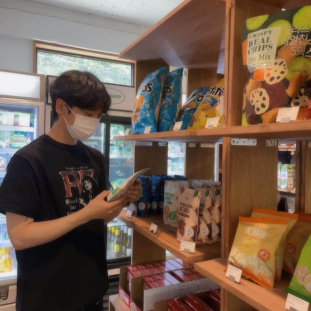 ジョンジンさんのインスタグラム写真 - (ジョンジンInstagram)「- 이태원에 오픈한 비건샵 @nonoshopseoul 에 다녀왔습니다. 환경을 보호하는 멋진 일에 조금이라도 동참할 수 있는 곳이어서 너무 좋았어요🤘🏻」6月7日 19時28分 - iamkijoji