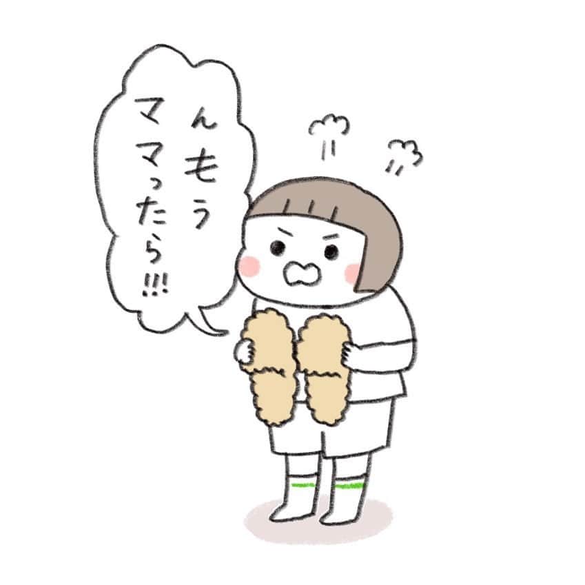 hibi家のムスコとムスメのインスタグラム：「脱いだ記憶がいつもなくて、 1日3回はスリッパ探してる。 ついにお叱りを受けました。  #日常#日常漫画#日々」