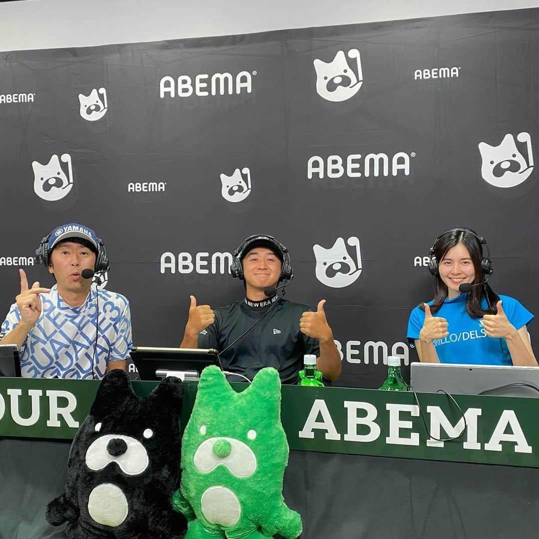 和田奈美佳のインスタグラム：「⛳️✨  Abemaツアー第五戦 LANDIC CHALLENGE 10  記念すべき10回大会が今日から スタートしました⛳️✨ 芥屋ゴルフ倶楽部を見事攻略した 上井選手が-6とスコアを伸ばしましたが 上位勢は大混戦です❗️  明日も朝9時から生中継ですので、 是非ご覧ください😊　  👚ウェア👚 @delsol_golf   👦解説の皆さま👦 @shinov141  @yushi.ito   #Abemaツアー #男子ゴルフ  #福岡県 #芥屋ゴルフ倶楽部」