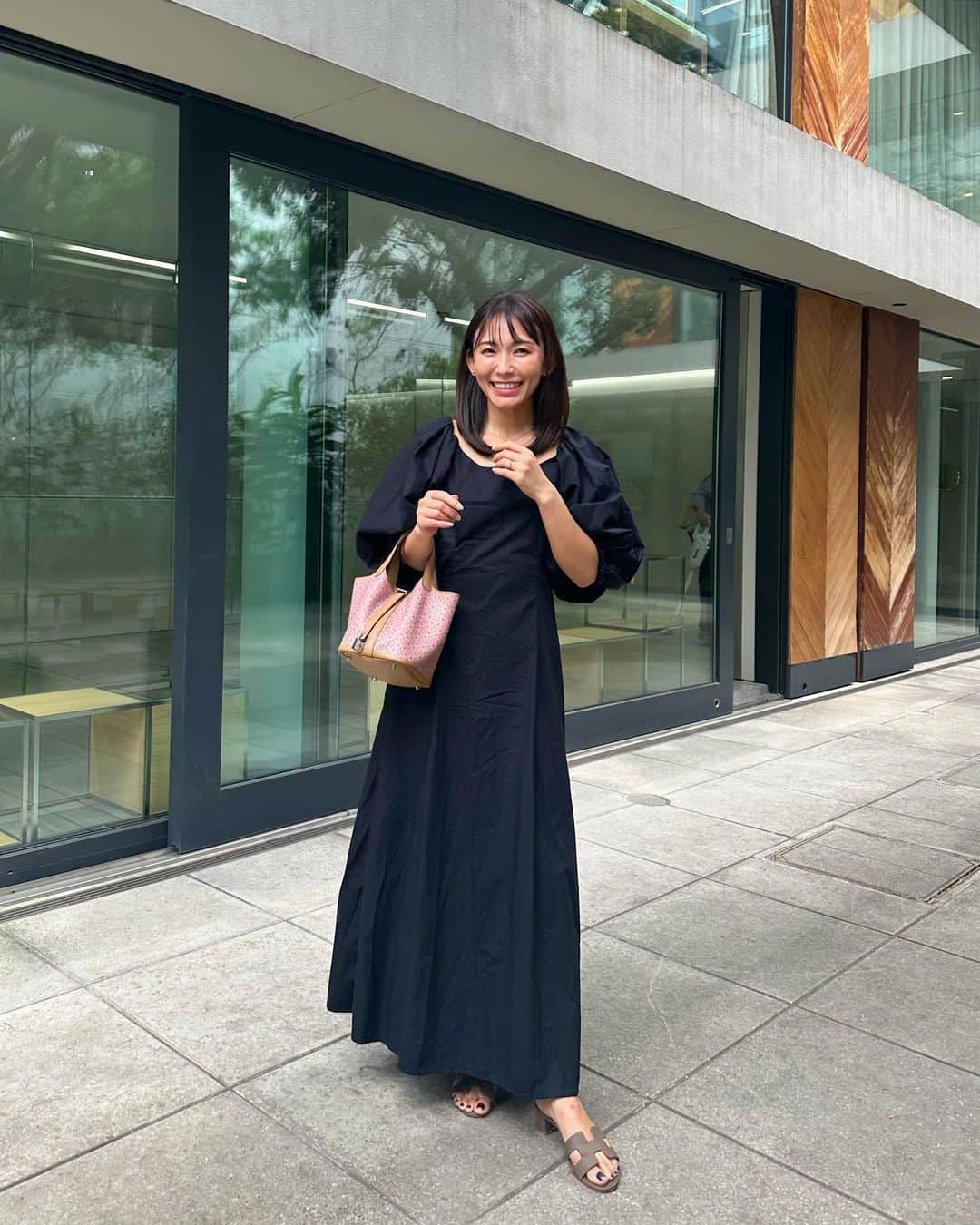 shizuka.watanabeさんのインスタグラム写真 - (shizuka.watanabeInstagram)「本日はクリニック→ゴルフ→ネイル💅  先日の運動会で日焼けをしてしまって💦 急いで美白点滴でグルタチオンを体内にぶち込んできました！←言い方🤫  クリニック詳細はリールにするね♪  渋谷にも行ったのでSexyZoneのアルバム発売日って事で、パネルで写真撮ったり♪ 1人で楽しんできた♡  やっぱりケンティはダサいし変なやつだけど尊い...🕊💓  今夜は子供たちが寝た後に特典DVDゆっくり見よ！  one-piece... #gallardagalante  bag... #hermes  #hermespicotin   #hermès #picotin18 #ガリャルダガランテ #エルメス　#ピコタンロック #ピコタンロックpm」6月7日 19時33分 - shizuka.watanabe