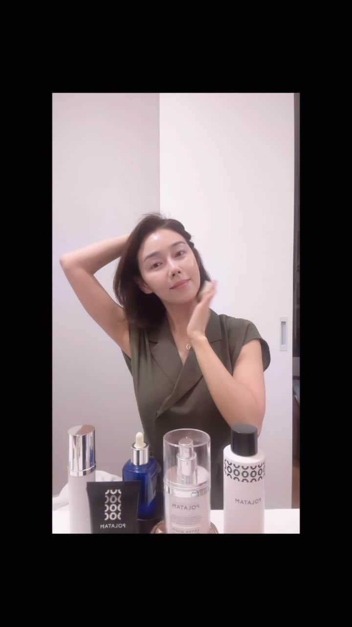 パク・タミのインスタグラム：「- 앰플 프로모션 라방때 가장 많았던 질문이요^^  Q 콜라겐 앰플과 화이트닝 앰플 뭐부터 바르나요?’ A 그래서 순서를 찍어봤어요.  아침 저녁으로 같은 루틴으로 💚  Q 10만원 이상 구매하면 미니백 받을 수 있나요.? A 네~ 그런데, 회원분들께 제공되는거라 회원가입 후 주문해주셔야 미니백 받으실 수 있습니다아~~~~ (스트랩과 브로치는 제외예용)」