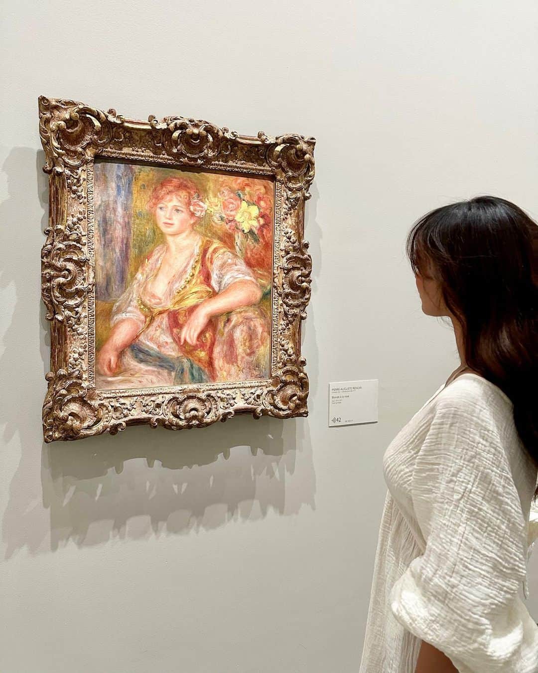 森友里恵のインスタグラム：「🎨Pierre Auguste Renoir ルノアールの絵、本当に好き。 色といい、ルノアールの描く女性の表情 顔がとてもすき。  #renoir#ルノアール #オランジュリー美術館  #museedelorangerie #paris#france#パリ#フランス #短期留学#アート」