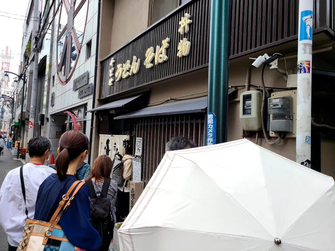 松本康太さんのインスタグラム写真 - (松本康太Instagram)「『肉吸い+小玉(たまごかけご飯)』  大阪なんばにある「千とせ」の一品！ やっぱり美味しい！昔と違って今は10時30分～14時00分まで(^O^)　  並んででも食べたくなってしまうのです！  吉本新喜劇のセットのような店内。 大阪に来たらぜひ食べてみてください(*^^*)  #肉吸い#大阪#千とせ#難波#大阪グルメ#芸人飯#レギュラー松本#あるある探検隊」6月7日 19時55分 - aruarutankentai.matsumoto