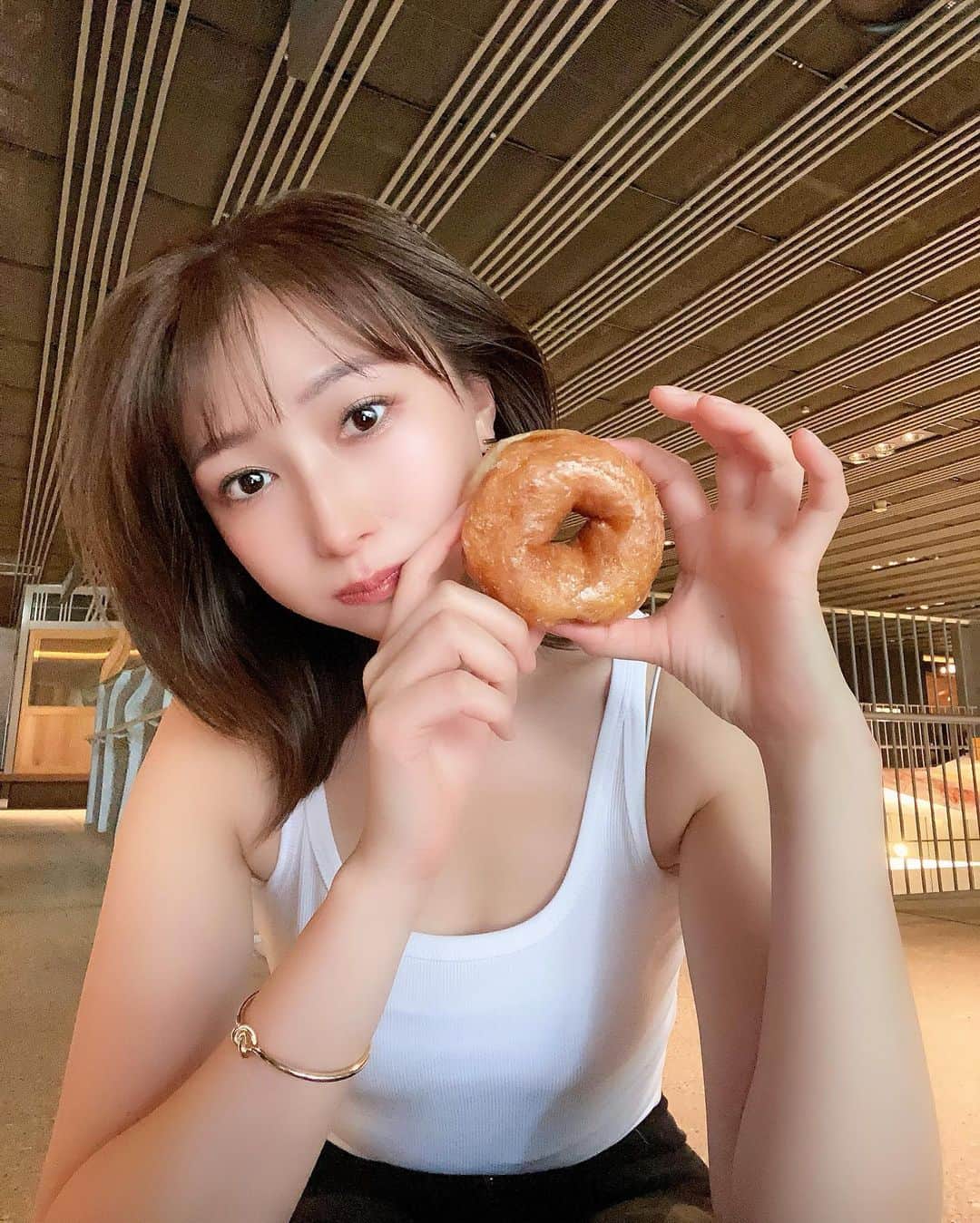 青木まりなのインスタグラム：「😋🍩  今日は食べてもいいよね？♡     @i.m.donut                     . . .       #RIZIN #RIZINガール #RIZINガール2022 #ラウンドガール #ringgirl #キックボクシング #kickboxing #キックボクシング女子 #筋トレ女子 #筋トレ #トレーニング #ダイエット #training #diet #グラビア #グラビアアイドル #グラドル #ビジョビ #bijobi #gravure #guravureidol #偶像 #性感 #清秀 #性感 #美腿 #그라비아　#화보」