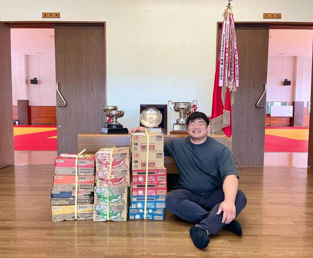 王子谷剛志のインスタグラム：「東洋水産様から全日本選手権の副賞のカップ麺が届きました〜🍜 みんなで食べさせていただきます😊 ありがとうございました🙇‍♂️ #東洋水産 #カップラーメン」