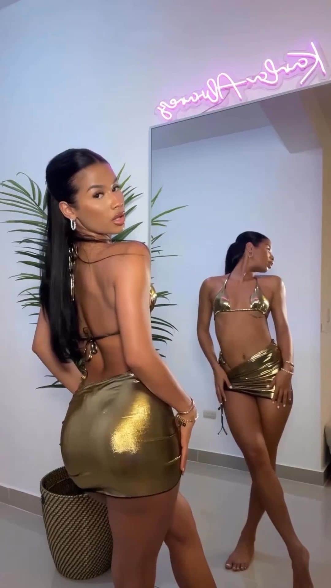 SHEINのインスタグラム：「Which is your metallic mood: silver cyber superstar or gold goals? Drop a 🤖 or 💛 in the comments 👇 @karllaalvarez  🔎9750869 7640022  #SHEIN #SHEINforAll #SHEINstyle #fashion #chic」