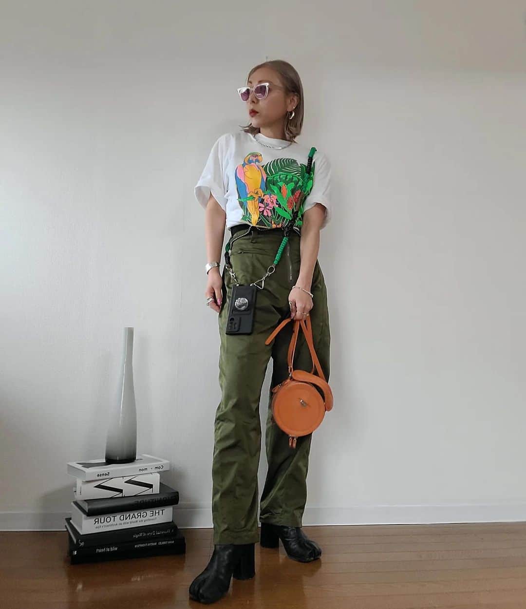 gallerieのインスタグラム：「Vintage Tshirt 👕  みなさん「Tシャツ」って得意ですか？？🙂  私は若い時はあんまり得意じゃなかったんです。 シンプルに基本中の基本アイテムすぎて、 おしゃれに着る方法が難しく感じてました！  でも、年を重ねて体型が変わり、好みも変わり 顔のハリやシワで表情が柔らかくなってきて 肩や腕や胸のハリも下に下にポチャポチャの質感になると なんだかカッコ良くなって来ました😆🤍✨  シンプルでその人の雰囲気で着るのが Tシャツだなー！ と感じてるので、30歳アップの 昔たくさん楽しんで来たオトナにこそ着てほしいです❤️‍🔥  どんな性別でも年齢でもスタイルでも 全ての人が楽しめるアイテム✨  体のラインを拾わず カジュアルアップに着こなせる 優秀アイテムです🤍  すべてクリーニング仕上げで、 着心地がたまらなく気持ち良いです🌻 おとながかっこいいカジュアルな見え方に。  #kalekale #ヴィンテージtシャツ #Ｔシャツ #古着女子 #ハーレーt #ハーレーダビッドソン」