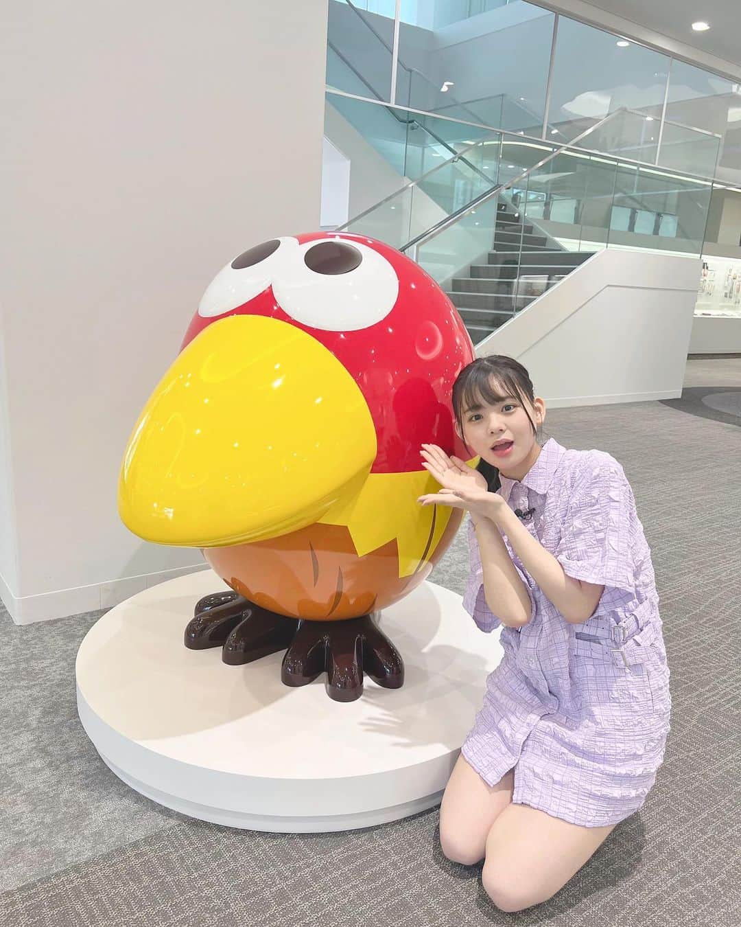 宮里莉羅のインスタグラム：「トオルとカオルのロケで行った 「森永製菓」のキョロちゃん！ 金のエンジェルと銀のエンジェル当たらないかな〜っていつもやってたねえ👼  #森永製菓#キョロちゃん#工場見学#ロケ#jouetie#紫コーデ#ミニワンピース#02년생 #follow#followme#f4f#likeforlike#follow4follow#fyp#instagood#japanesegirl#instalike#selfie#ootd」