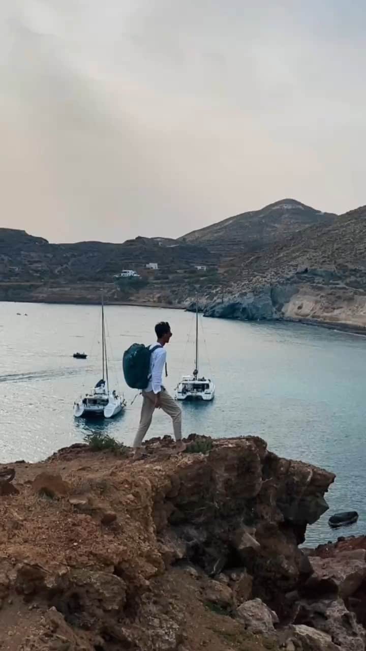 のインスタグラム：「Celebrate with us as we announce the winner for the best video of May! ✨ A huge congratulations to @iz.hanz for his creativity! Don’t forget to submit your videos for our monthly competition to win a free backpack from our collection. Send your entries to media@cabinzero.com, and you could be the next winner!  #CabinZero #Travel #backpack #packing #Zerohassletravel」