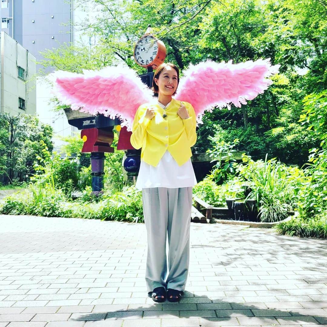 のインスタグラム：「母も  飛び立つ準備完了✨  #合成ではありません #zazy　さんに #羽をお借りしました」
