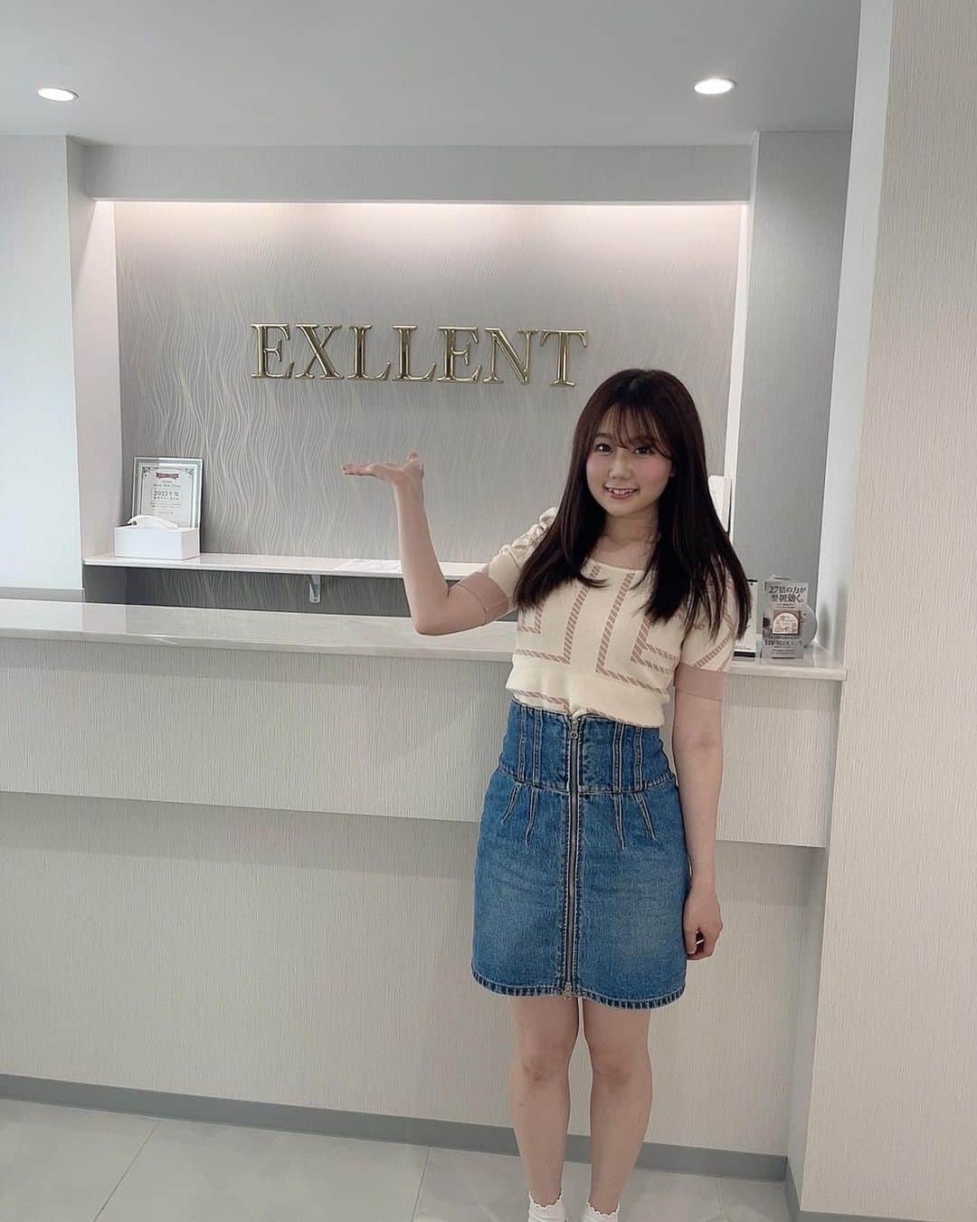 のインスタグラム：「Total beauty salon EXLLENT様( @exllent2022.03 )で 脂肪冷却4CUPを施術していただきました💕  50分間脂肪冷却していただきました🧊 1回の施術で脂肪が20%減るということで効果が楽しみです🥰 脂肪細胞が減るからリバウンドしにくいのが嬉しい🥺💗  「鈴乃八雲のインスタグラムを見た」で 写真5枚目と同じお水2本とサプリプレゼントなので是非ゲットしてください🎁💝  #EXLLENT #エクレント #フェイシャル #平塚 #痩身 #脂肪冷却 #脱毛 #カラキャス」