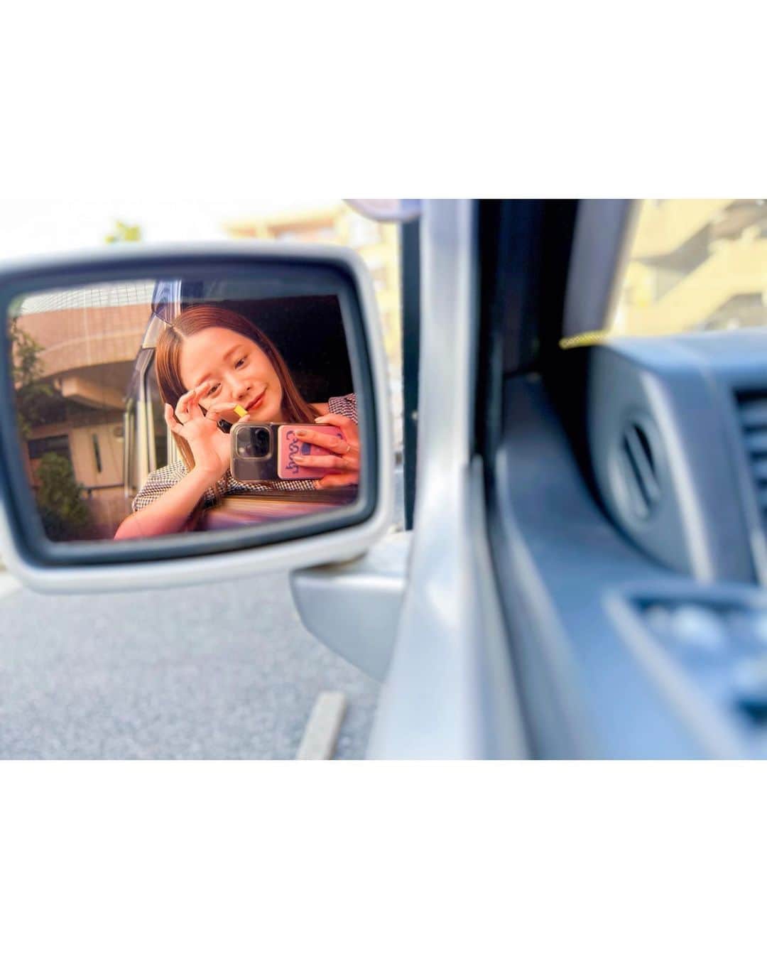 高山直子のインスタグラム：「😗🎈 歯科矯正もほぼ終わり、歯の健康については日々ケアや意識を心がけています。  車に常時置いている「リカルデント フルーツアソートガム マスカット＆グレープフルーツ ボトル」は特定保健用食品。関与成分「CPP-ACP」の「むし歯の始まり(脱灰)抑制」「再石灰化を促進」「耐酸性を増強」の３つの働きで、歯を丈夫で健康に保つのに役立ちます。  ボトルタイプなので夫や友達も一緒にシェアできて、2種のフレーバーをみんな好きなタイミングで食べられる😉  どっちの味も爽やかで辛みがなく食べやすいしスッキリ気分転換になって大好き😋  #リカルデント#PR」