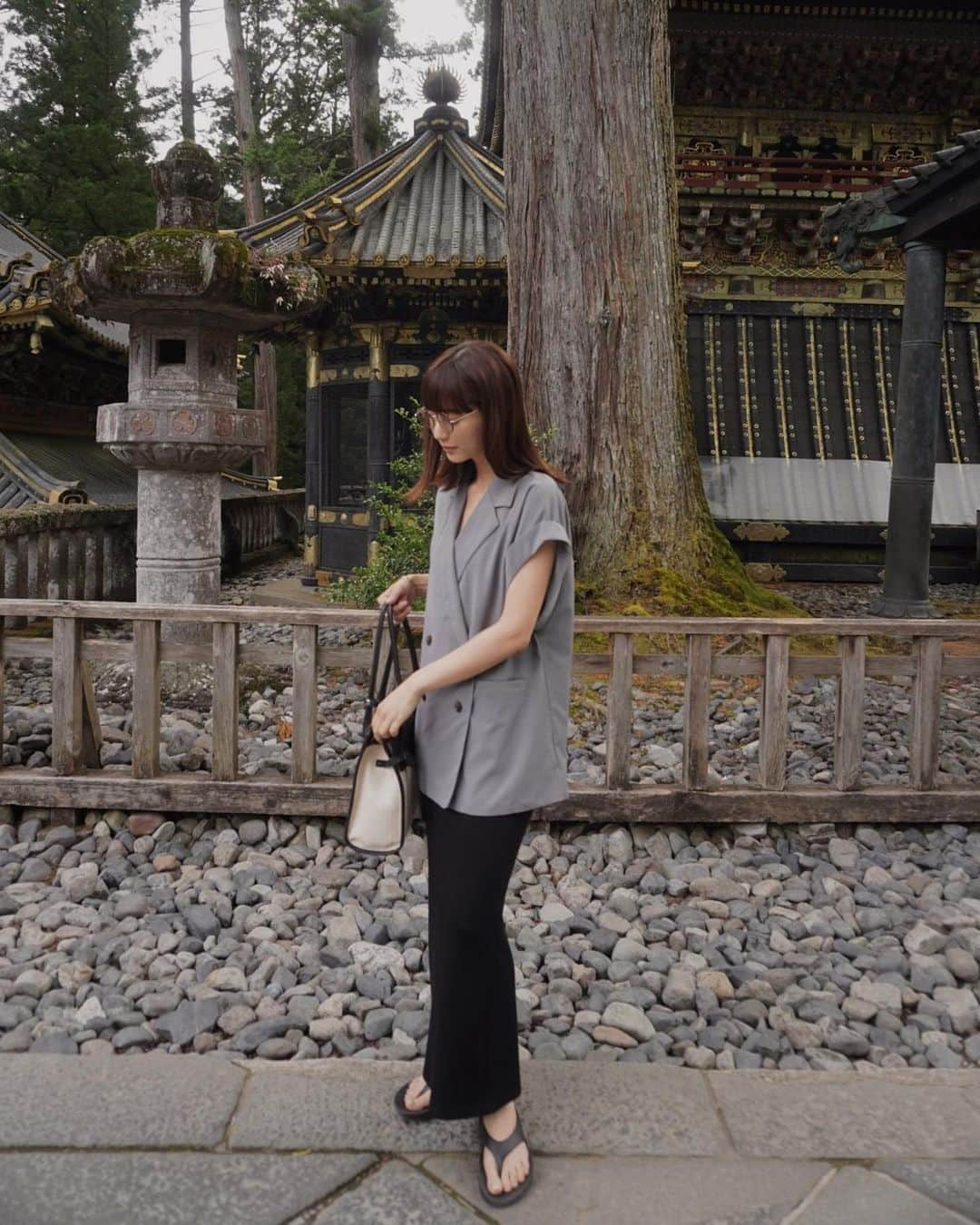 izu（出岡美咲）さんのインスタグラム写真 - (izu（出岡美咲）Instagram)「先日の、女子旅服。 この日の思い出は、また改めてPOSTします♪  6/14 Summer loose JK ECO LEATHER COMBI BAG  #日光東照宮 #パワースポット #大人女子 #女子旅 #栃木観光 #drive #私服 #私服コーデ #大人女子コーデ」6月7日 11時47分 - izu_stagram