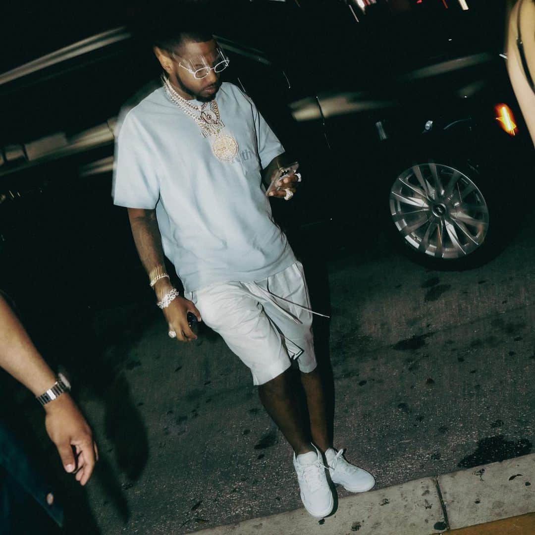 ファボラスさんのインスタグラム写真 - (ファボラスInstagram)「When I see em in the streets.. I’ont see nunna dat.. Damn playboy, where da fuck is the Hummer at ???  @meekmill [shot by @carters_vision]」6月7日 11時48分 - myfabolouslife