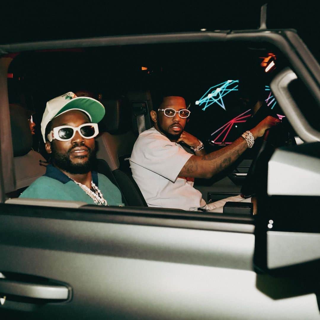 ファボラスのインスタグラム：「When I see em in the streets.. I’ont see nunna dat.. Damn playboy, where da fuck is the Hummer at ???  @meekmill [shot by @carters_vision]」