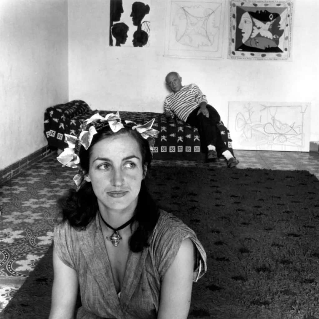 サザビーズさんのインスタグラム写真 - (サザビーズInstagram)「Though perhaps most widely known for her decade-long relationship with Pablo Picasso, artist Françoise Gilot, who passed away today at the incredible age of 101, was always much more.   “To see Françoise as a muse is to miss the point,” says Sotheby’s Vice Chairman of Global Fine Arts @simonmshaw. “She was established on her course as a painter when first she met Pablo.   While her work naturally entered into dialogue with his, Françoise pursued a course fiercely her own—her art, like her character, was filled with color, energy and joy. In the past 10 years we were thrilled to see her paintings achieve the recognition they truly deserved.”  Swipe to see Gilot’s striking portrait of her daughter, ‘Paloma à La Guitare’ from 1965, which sold in #SothebysLondon’s May 2021 (Women) Artists sale for many times over estimate. #françoisegilot」6月7日 12時07分 - sothebys