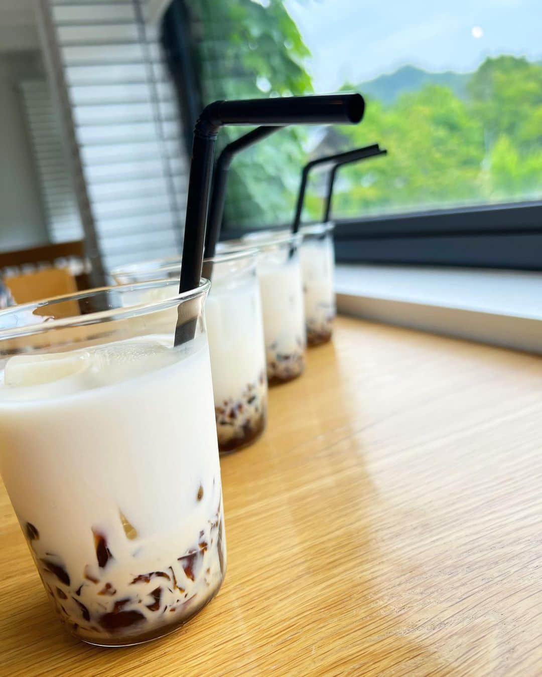 林香里のインスタグラム：「・ ・ 暑くなると、ここの珈琲ジュレが飲みたくなる☀️☕️🧊  いつもメンバーで喋って喋って、ひたすら喋ったね〜🗣️♪̊̈♪̆̈  #coffee#coffeeshop#breaktime」