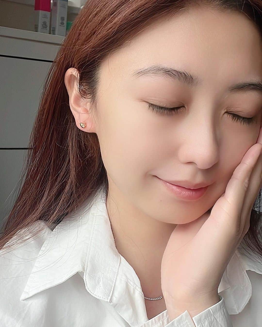金田彩奈のインスタグラム：「🤍  寝起きから 肌の調子いい感じ🫶  最近使い始めた @drunkelephant🐘  混ぜて使うのも テクスチャーも好き🥰  #バイク女子 #スキンケア #ドランクエレファント」