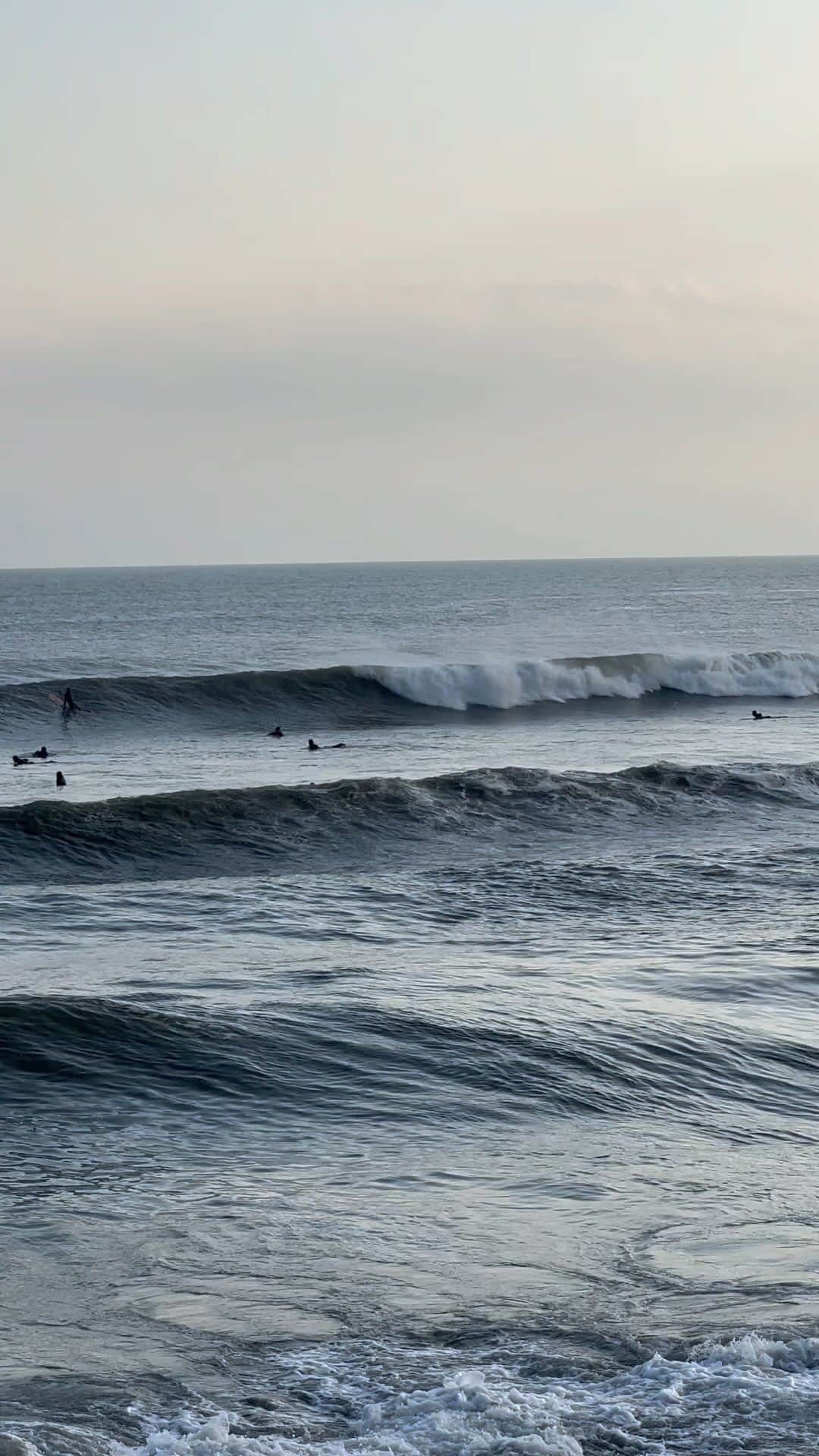 のインスタグラム：「Typhoon Fun wave  #funwave #surfing #surfinglife #beachlife」