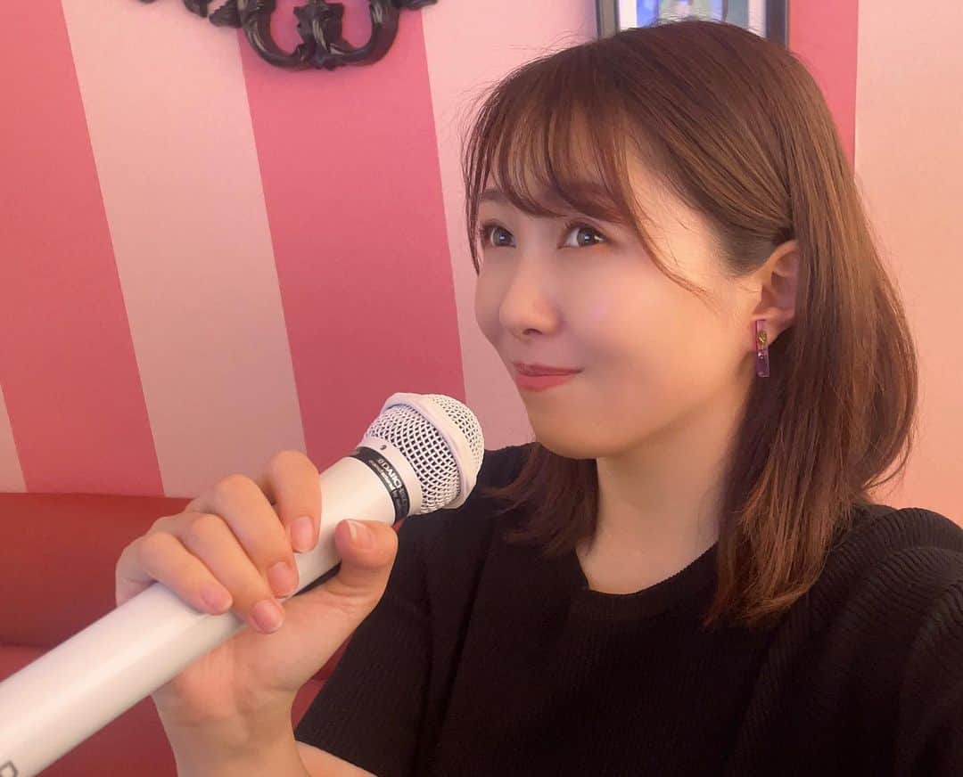 のインスタグラム：「・ ・ ヒトカラカラカラ〜🎤  音楽って元気になるよね〜好き〜🎧  wacci さんの「恋だろ」初挑戦したからこっそり聴いてみてね🫣🎤 久しぶりの歌動画ドキドキだわ🤭イヤホンがオススメ🎧 1番フルはTwitterに載せてます♪ ・ ・ ・ 心変わりの相手は私にしてみない？💎  《SNS》 🌻YouTube（２つやってます✌️） ⚫︎アラサーほろよい隊  ⚫︎はるはるチャンネル (ストーリーズハイライトから飛べます✈️） 🌻Twitter  @ Haru2nrun 🌻TikTok  @ haru2n.run ・ ・ #女優#俳優#ダンサー#RIZINガール #新人YouTuber  #YouTuber #チャンネル登録お願いします  #カラオケ #歌ってみた#歌ってみた動画  #恋だろ #wacci さん #wacci好きな人と繋がりたい  #音楽好き #カラオケ動画 #音楽好きと繋がりたい  #お酒好き女子 #お酒好きな人と繋がりたい  #いいね歓迎 #フォロー大歓迎  #japanesegirl #instagood #like4like #photooftheday #fashion #instalike #좋아요환영#일상스타그램#얼스타그램」