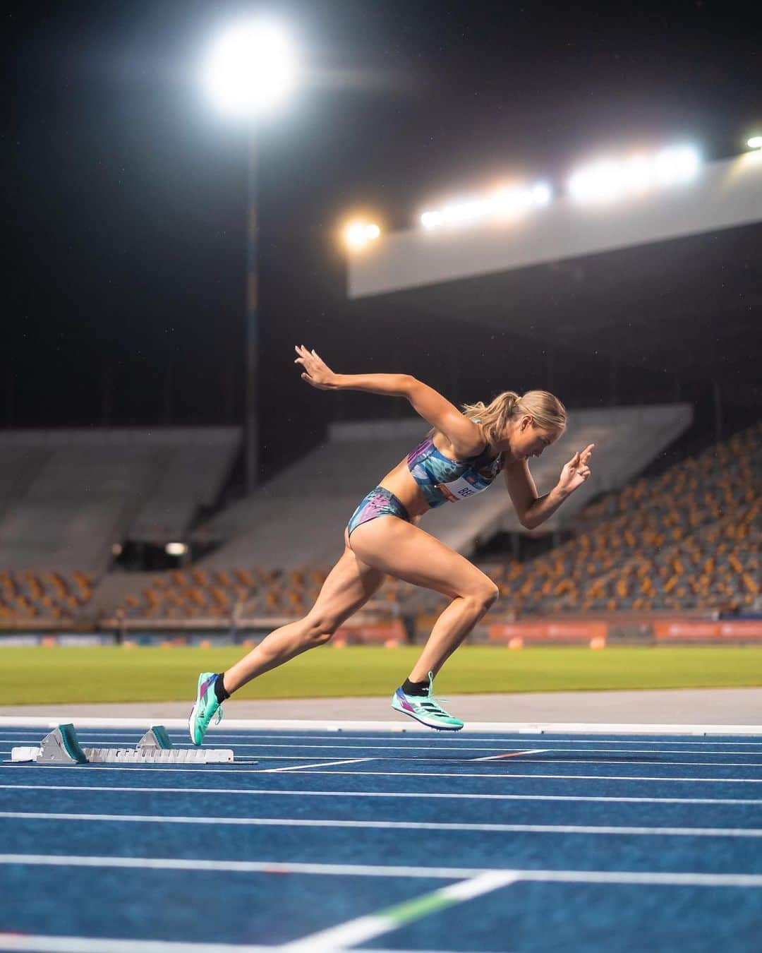 Ellie BEERのインスタグラム：「This is how I move for the planet 🌏   Between the 1st-12th of June it’s your turn to Move for the Planet. Every 10mins of movement tracked in the adidas Running App, you’ll be donated €1 to Common Goal 🌻  we live in a fab place so start exploring! #MoveForThePlanet #CreatedWithAdidas」