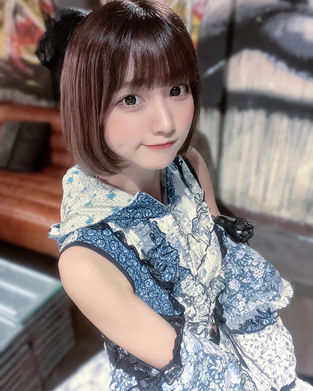 牧乃めいのインスタグラム：「どれだけ待ったらあなたに逢えるの  #粉我 #japaneseidol #idol #被写体 #被写体モデル  #被写体になります #ファインダー越しの私の世界 #撮影会 #アイドル  #自撮り界隈 #selfie #lfl #サブカル #likeforlike #いいね返しは絶対 #いいね返し #インナーカラー #model #地下アイドル #水色担当 #ootd #おしゃれさんと繋がりたい #ゴテゴテネイル  #ボブ #ミニボブ #좋아요 #맞팔 #ストリートファッション #アイドル衣装」