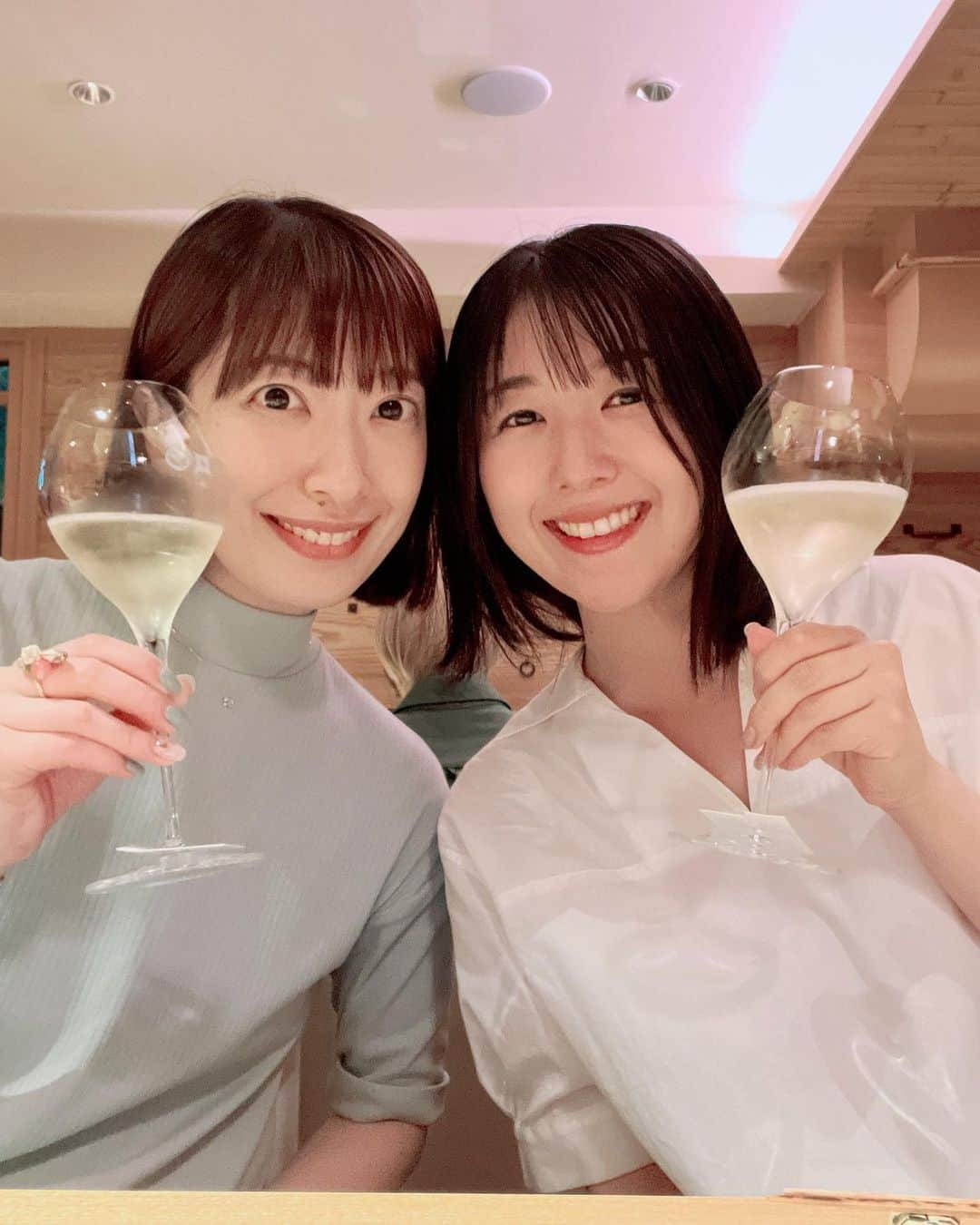 茅野愛衣さんのインスタグラム写真 - (茅野愛衣Instagram)「りーさにワイン会に誘ってもらって行って来ました🥂 素晴らしいお酒とお料理のペアリング✨ みんなに雰囲気だけでもお裾分け〜☺️（茅）」6月7日 13時15分 - kayanoai_0913