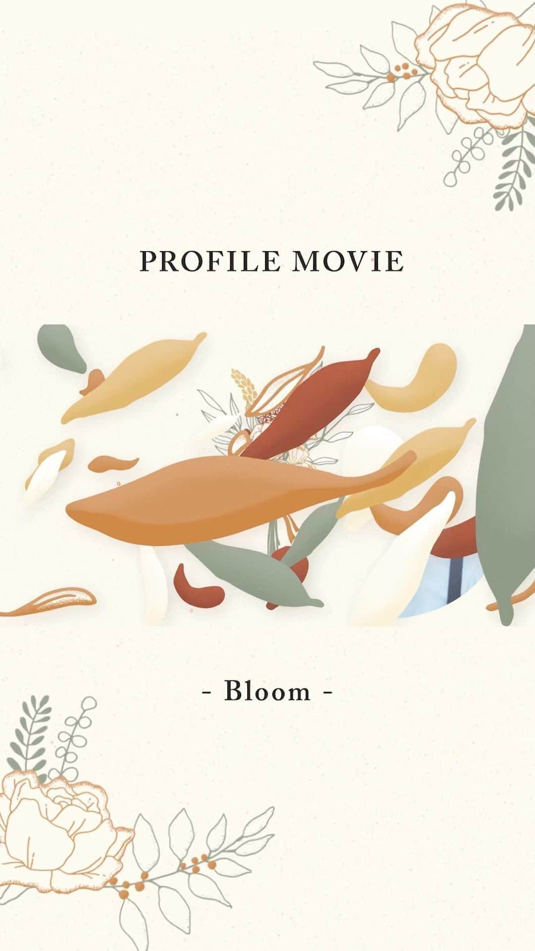 Happy Leafのインスタグラム：「❐ 姉妹ブランド HAPPY MOVIES の〖 プロフィールムービー 〗 “ Bloom（ブルーム）” をご紹介！  ✦ 🎥 “ Bloom ” の 3つのPOINT ✦ 【 1 】選べる6種類のカラーバリエーション 【 2 】選べる人気楽曲をご用意！ 【 3 】可愛い手描きイラスト ⠀ 草花が優しく揺れるナチュラルなデザインにのせて、ふたりのストーリーを展開していくプロフィールムービー🌿  見ているだけで微笑ましく、優しい気持ちになれる映像はアットホームなパーティにピッタリ◎  ▶ムービー全編は @happymovies_wedding のURLよりチェック！⠀ ⠀ ･････････････････････････････････ ⠀ ■ プロフィールムービー〖 Bloom 〗 ￥49,500（税込）  ･････････････････････････････････   《 HAPPY MOVIESのオススメPOINT🎬 》  ☑︎追加料金なしで最短10営業日で発送！ ☑︎安心して式場で流せる音楽を15,000曲以上ご用意♬⠀ ☑︎修正は2回まで無料！納得のいく映像作品に✨⠀ ☑︎2本注文で2万円オフ！3本注文で3万円オフ！⠀ ☑︎HAPPY LEAFの招待状注文で招待状全額キャッシュバック！⠀ ⠀⠀ ＿＿＿＿＿＿＿＿＿＿＿＿＿＿⠀  #ウェディングムービー #ウエディングムービー #エンディングムービー #オープニングムービー #プロフィールムービー #生い立ちムービー #エンドロール #演出ムービー #結婚式ムービー #結婚式準備 #結婚式diy #プレ花嫁 #プレ花嫁diy #プレ花嫁準備 #全国のプレ花嫁さんと繋がりたい #ちーむ0813 #ちーむ0819 #ちーむ0820 #ちーむ0826 #ちーむ0827 #ちーむ0902 #ちーむ0903 #ちーむ0909 #ちーむ0910 #ちーむ0916 #ちーむ0917 #ちーむ0918 #ちーむ0923 #ちーむ0924 #ちーむ0930」